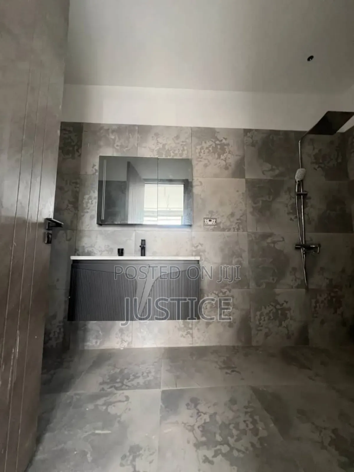 4bdrm Townhouse/Terrace in Ashaley Botwe, School Junction for sale in School Junction
