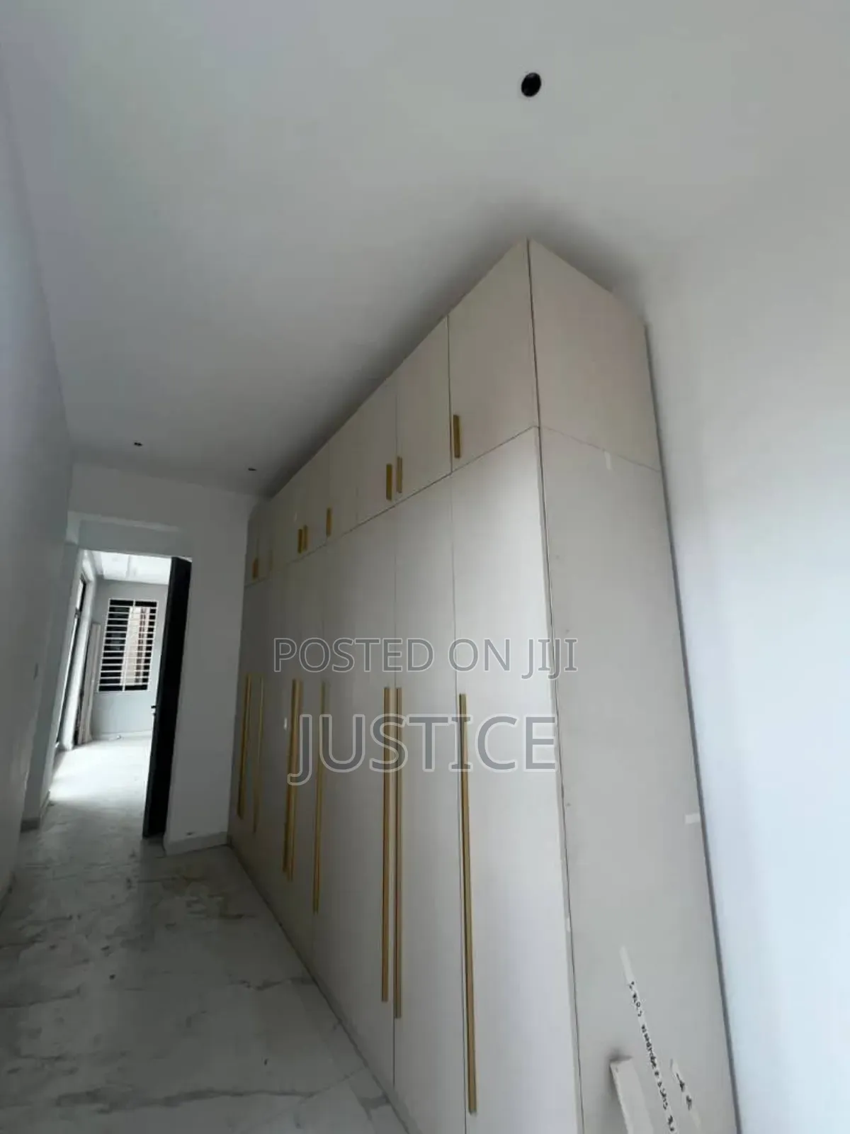 4bdrm Townhouse/Terrace in Ashaley Botwe, School Junction for sale in School Junction
