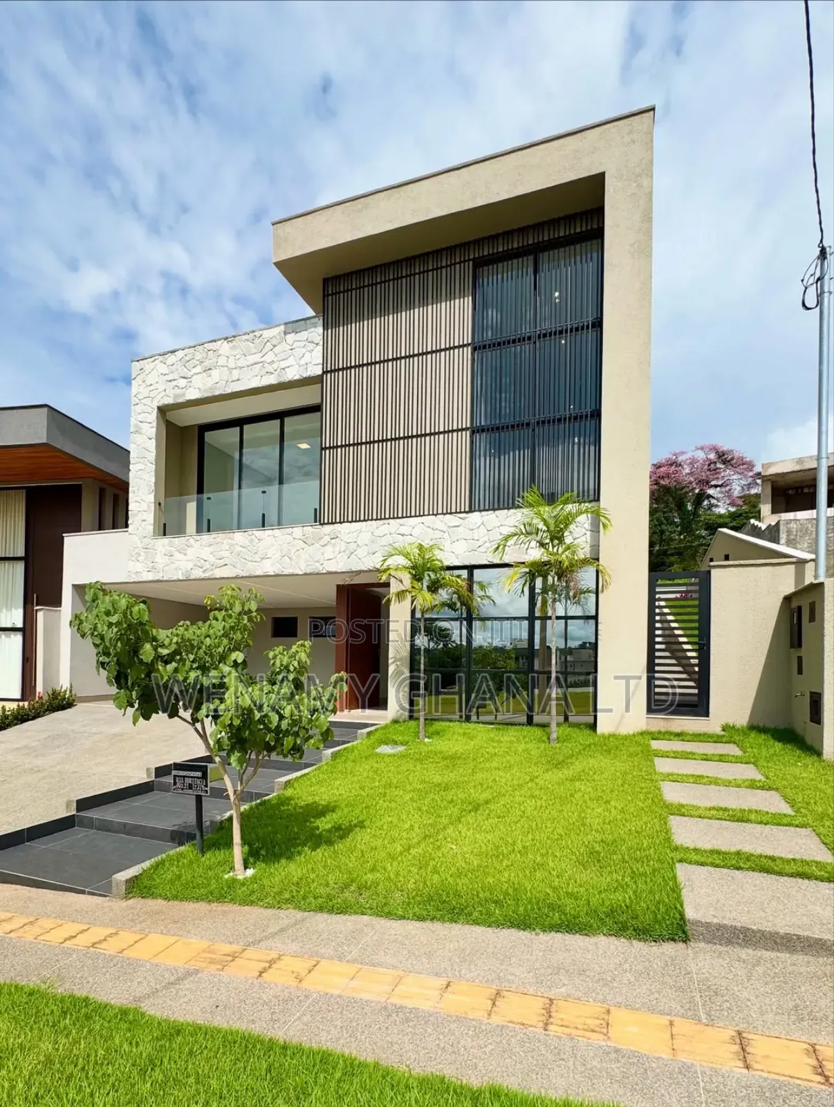 5bdrm House in Accra for sale in Accra Metropolitan