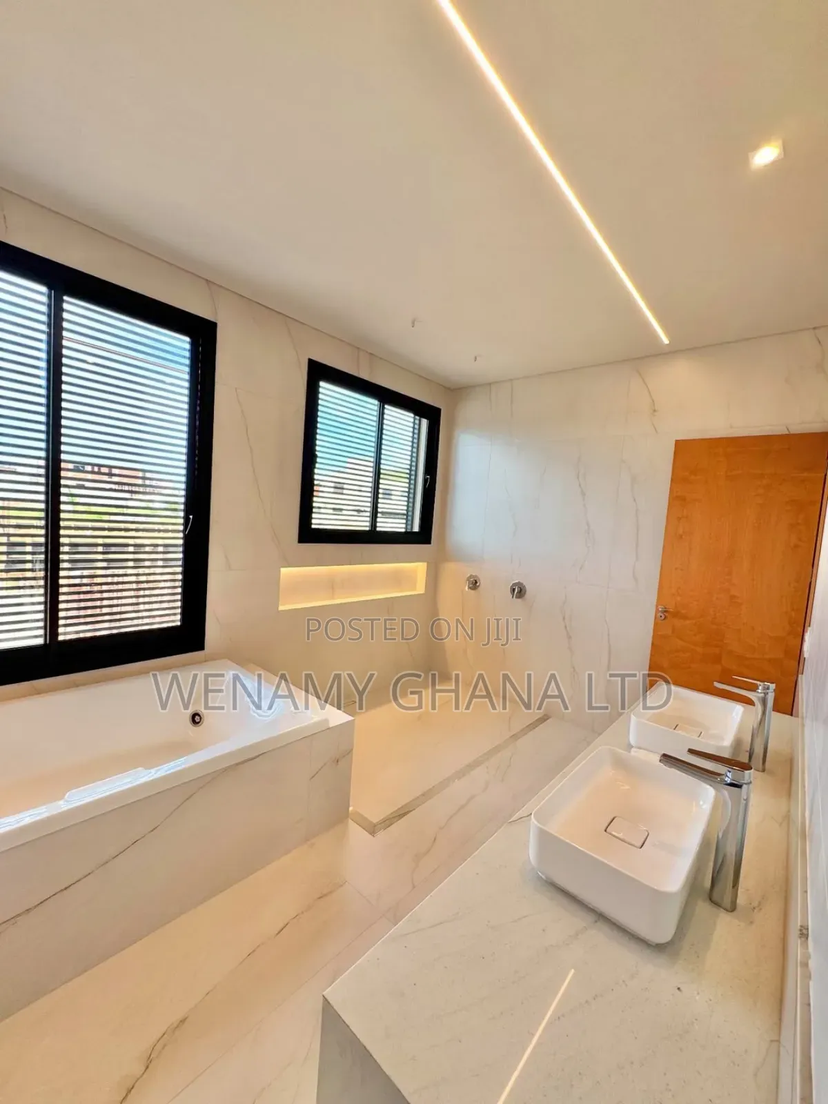 4bdrm Duplex in Accra for sale in Accra Metropolitan