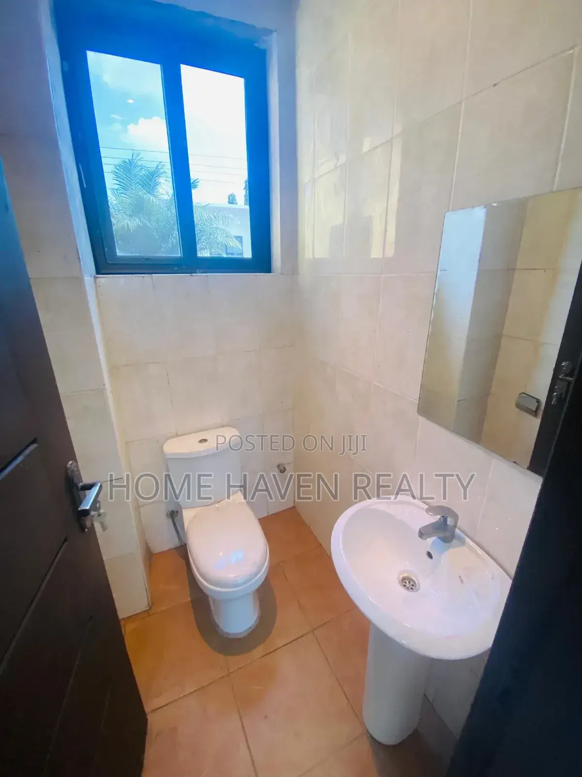 7 Office Rooms House for Rent in Kanda Estate in Kanda
