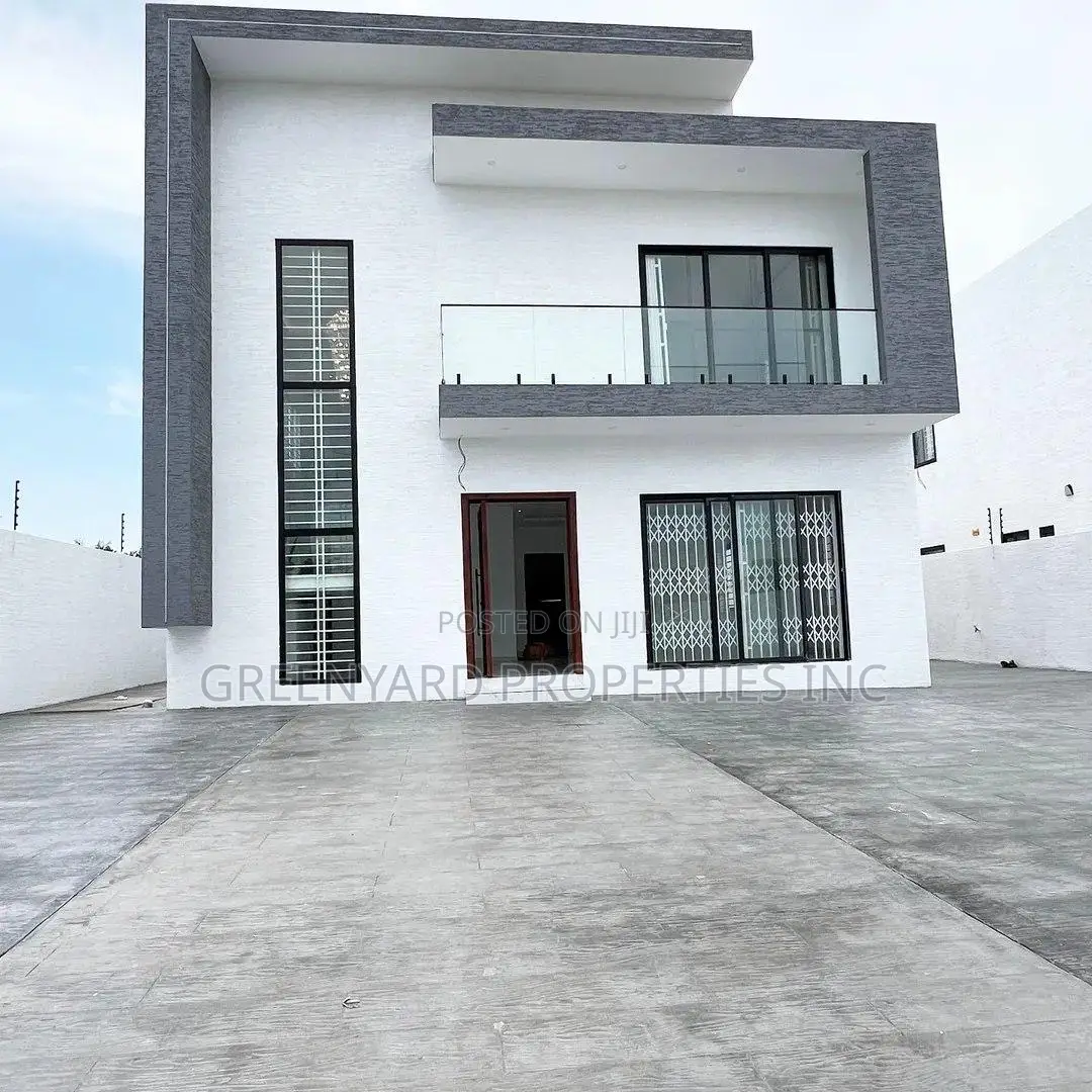 5bdrm House in Sakumono for sale in Sakumono