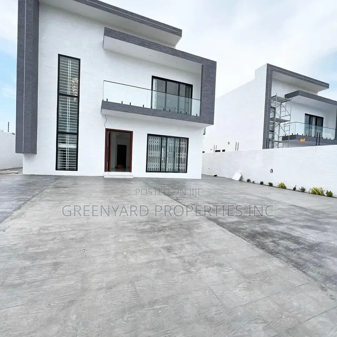 5bdrm House in Sakumono for sale in Sakumono