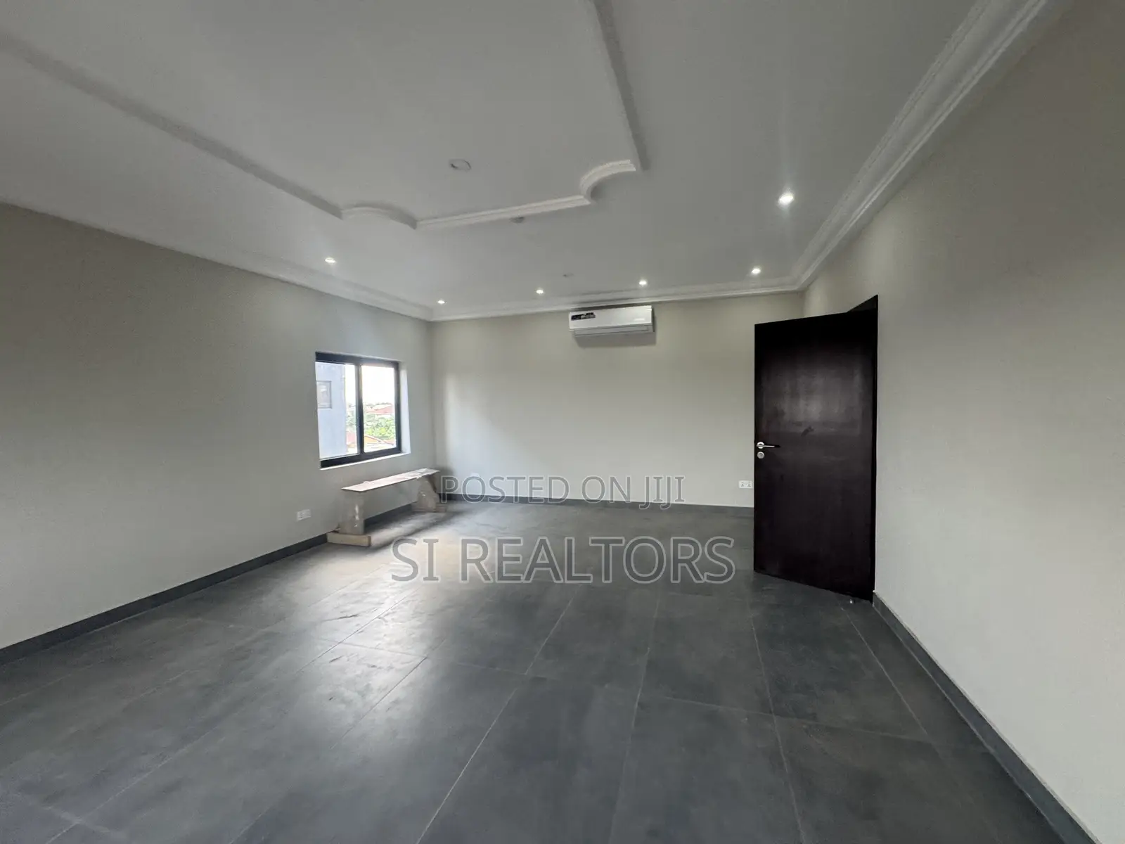 5bdrm Duplex in Near Ability Square, Adjiriganor for sale in Adjiriganor