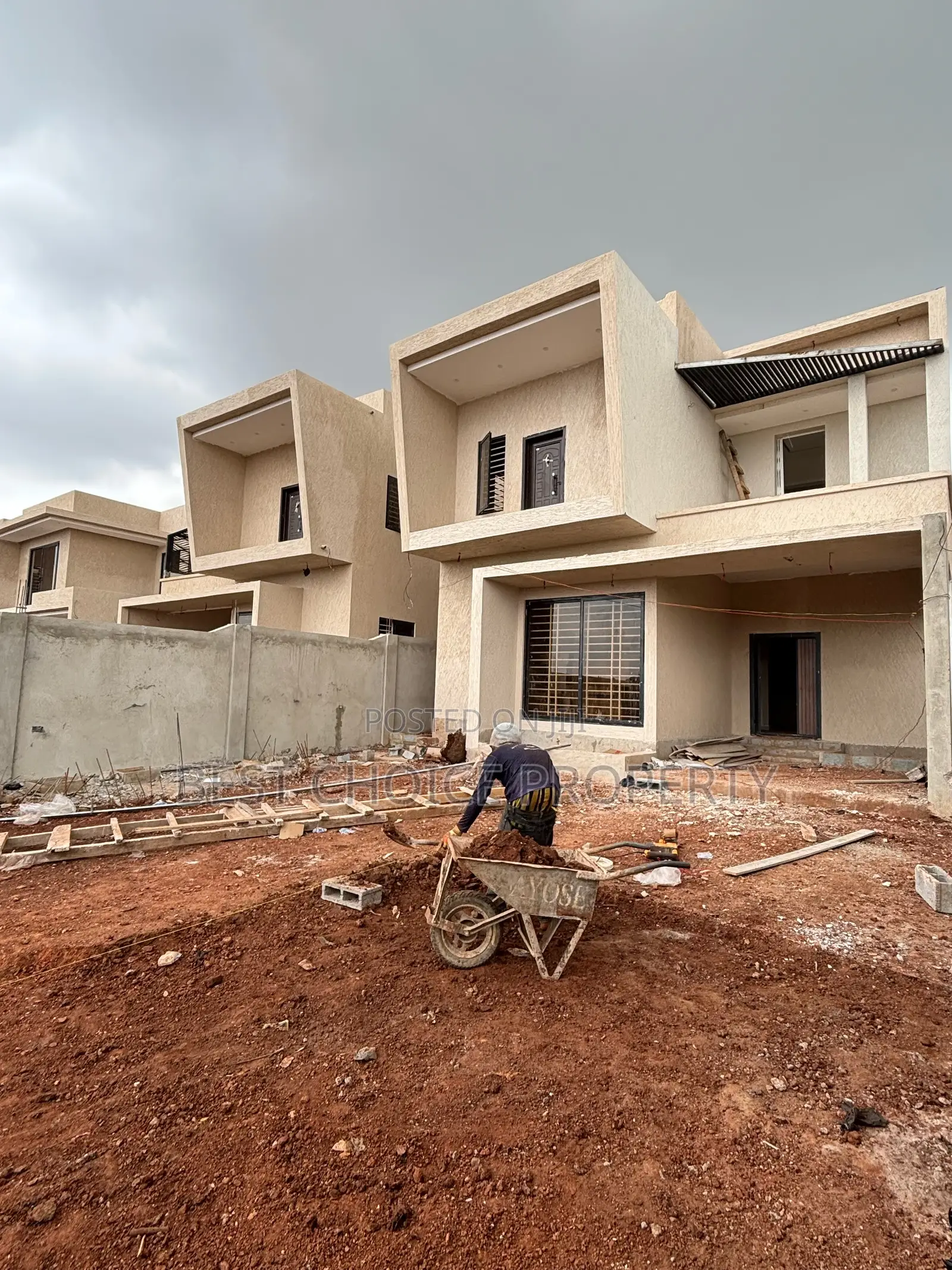 4bdrm Duplex in Lakeside Community 8, Ashaley Botwe for Sale in Lake Side Estate