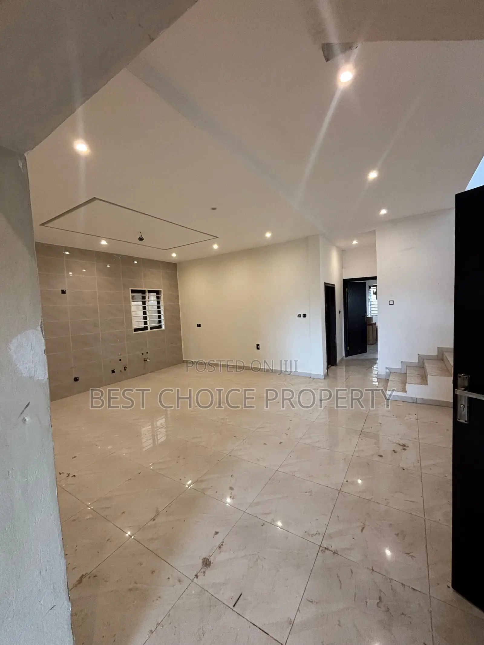 4bdrm Duplex in Lakeside Community 8, Ashaley Botwe for Sale in Lake Side Estate