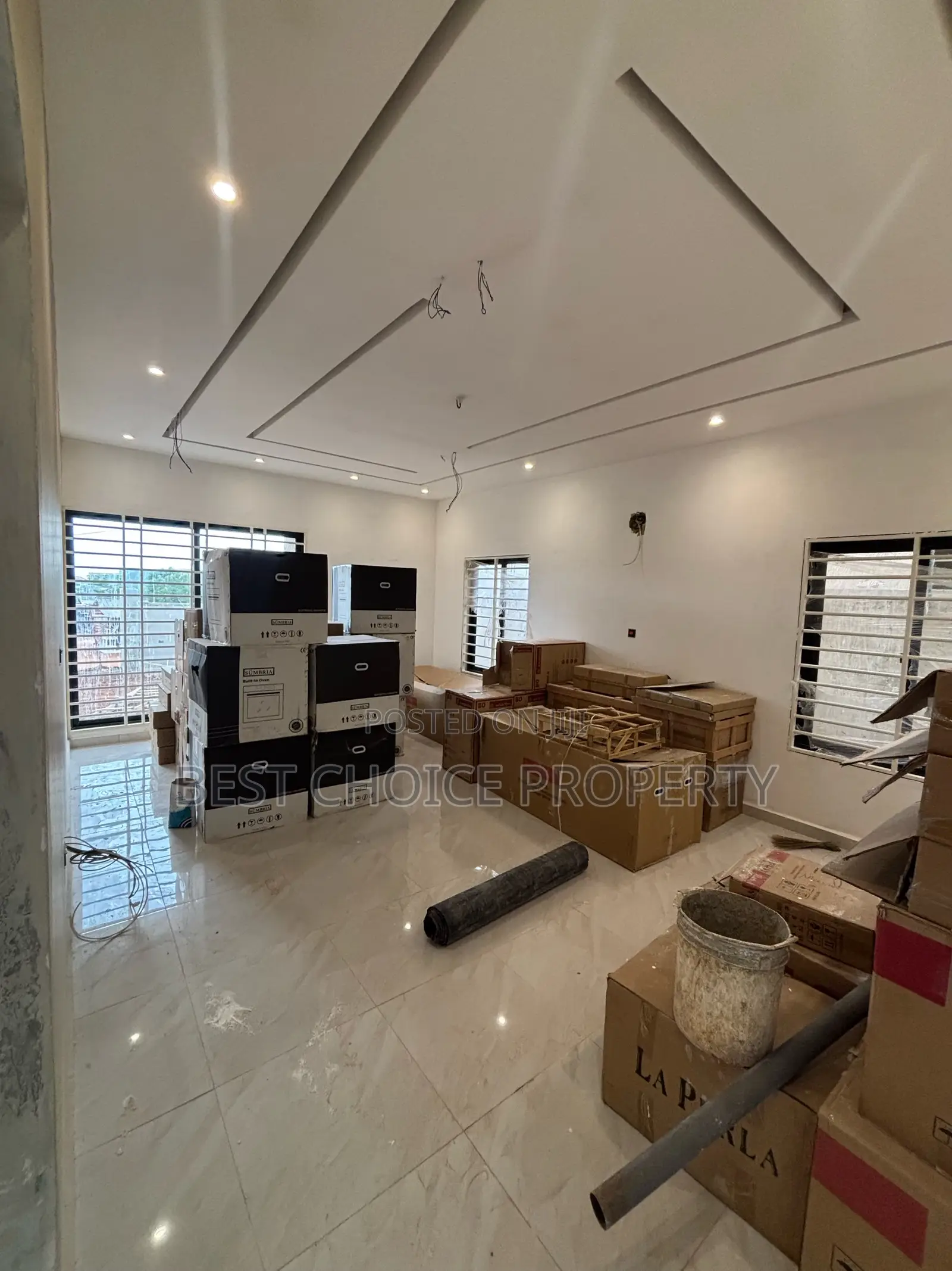 4bdrm Duplex in Lakeside Community 8, Ashaley Botwe for Sale in Lake Side Estate