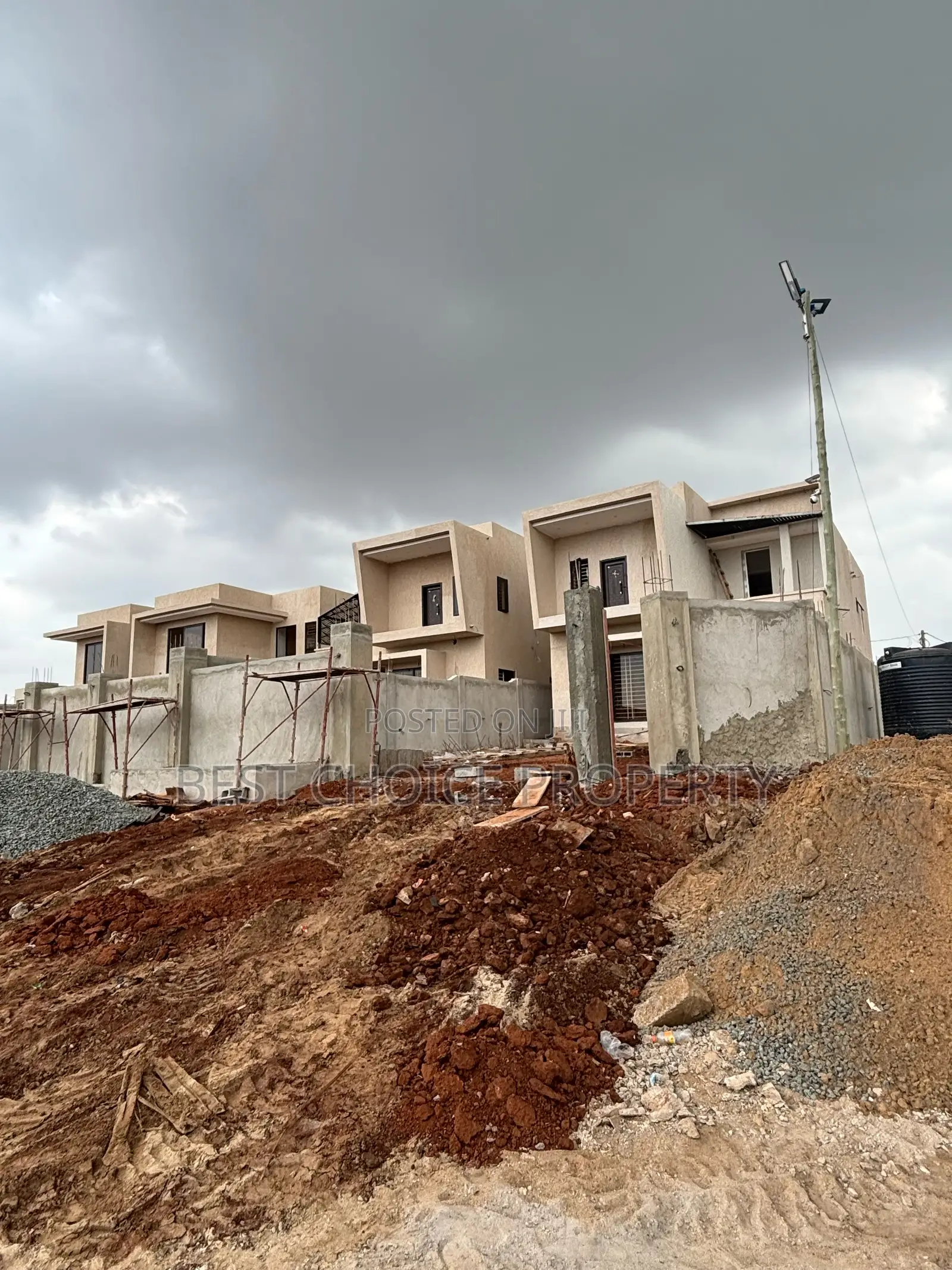 4bdrm Duplex in Lakeside Community 8, Ashaley Botwe for Sale in Lake Side Estate