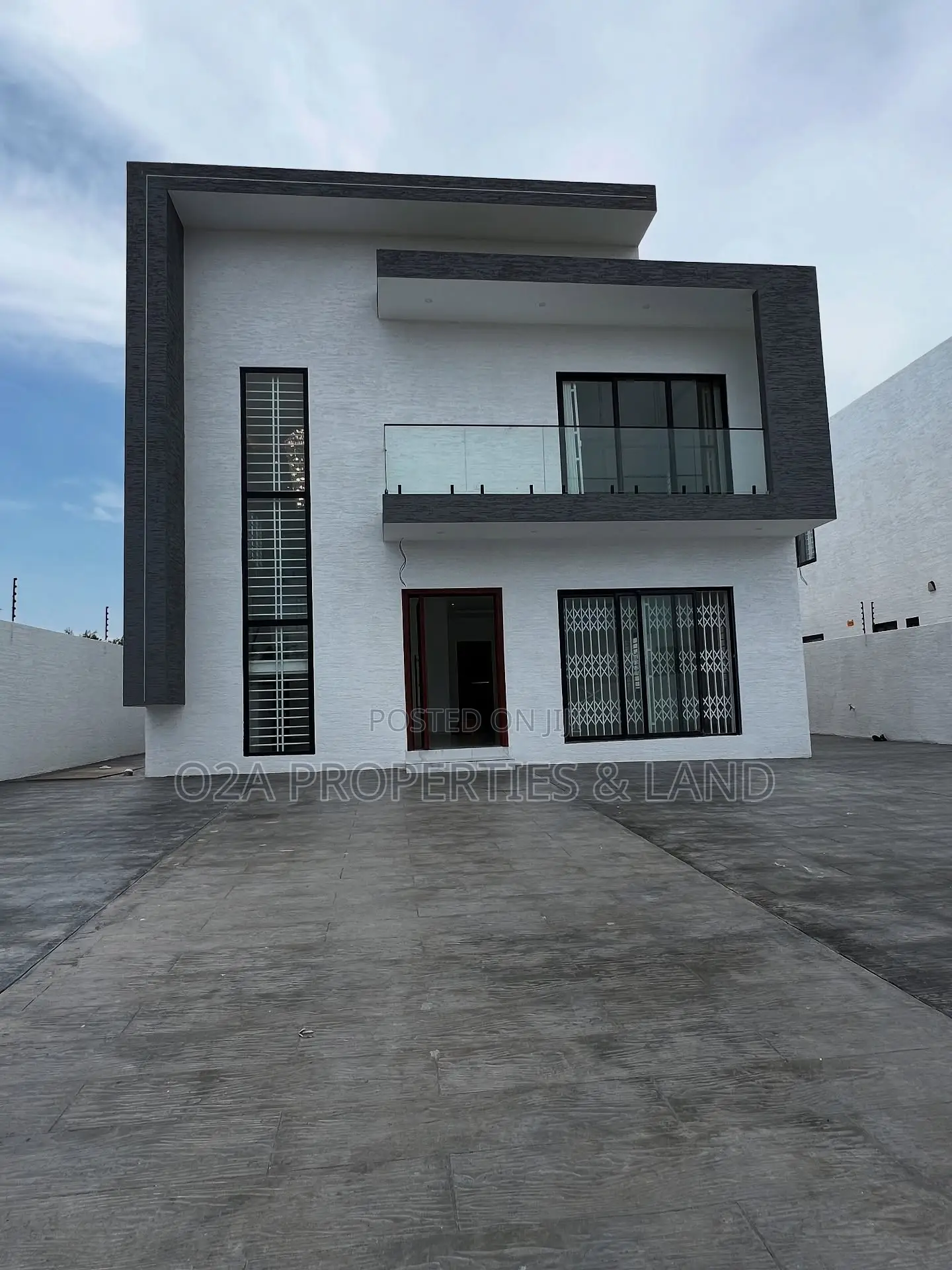5bdrm House in Sakumono for sale in Sakumono