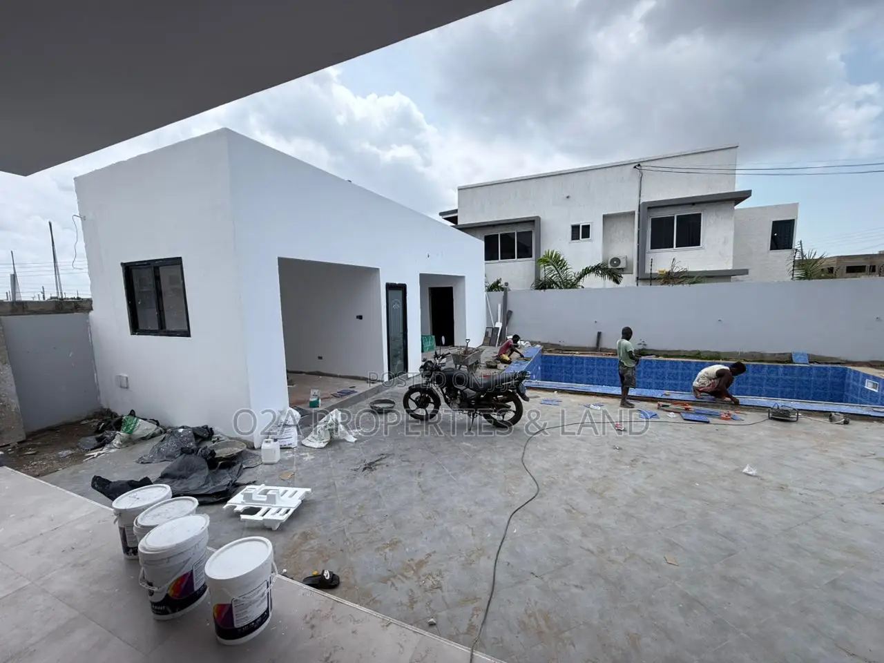 6bdrm House in Lashibi, Spintex, Sakumono for sale in Sakumono