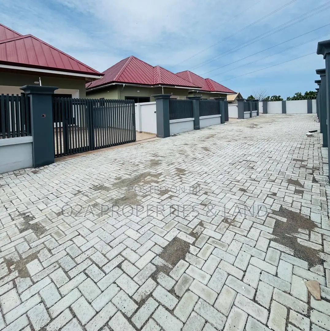 3bdrm House in Tema Community 25, Sakumono for sale in Sakumono
