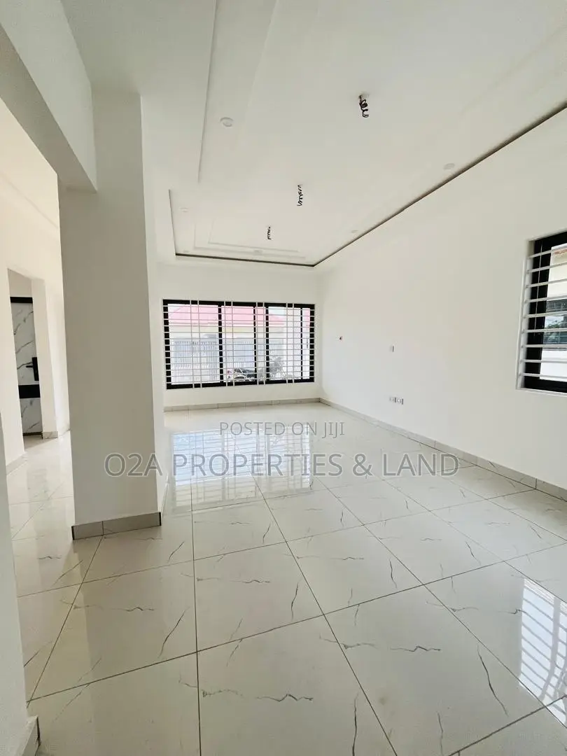 3bdrm House in Tema Community 25, Sakumono for sale in Sakumono
