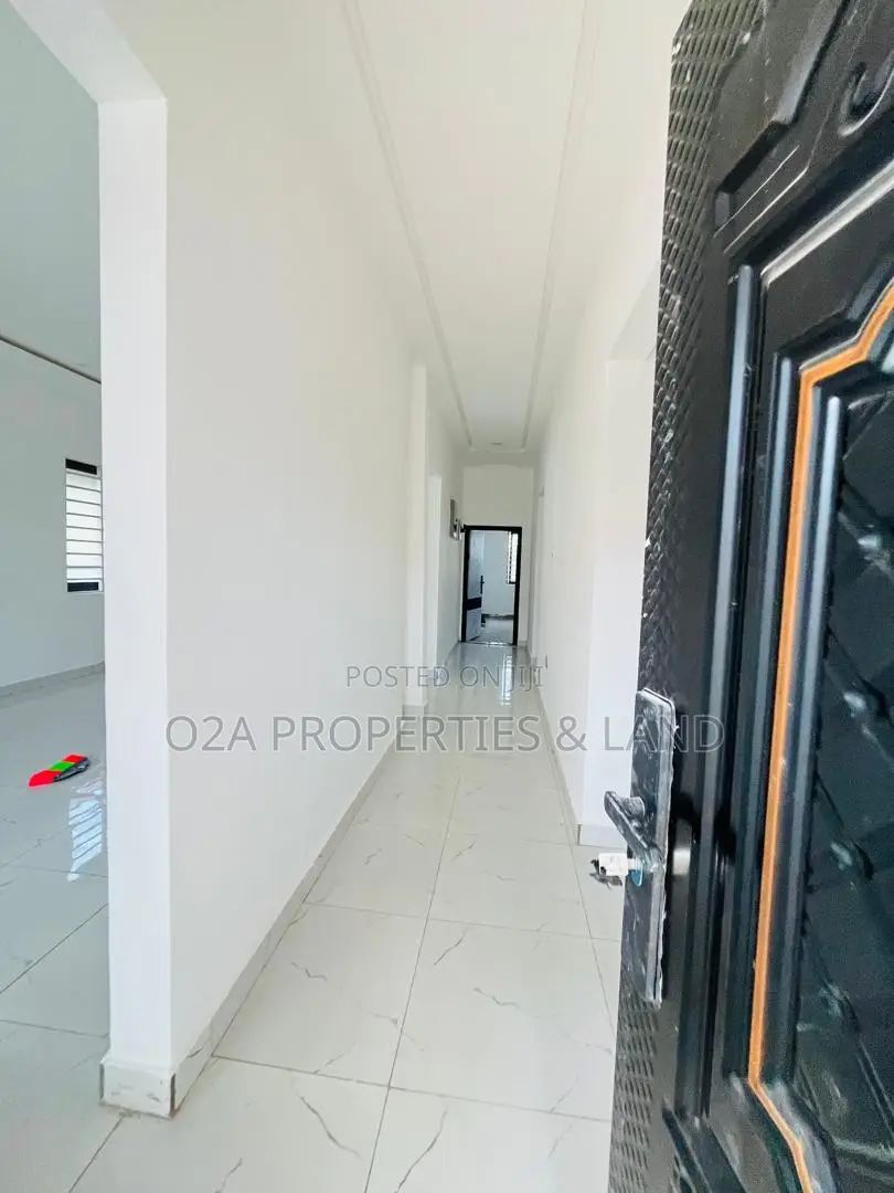 3bdrm House in Tema Community 25, Sakumono for sale in Sakumono