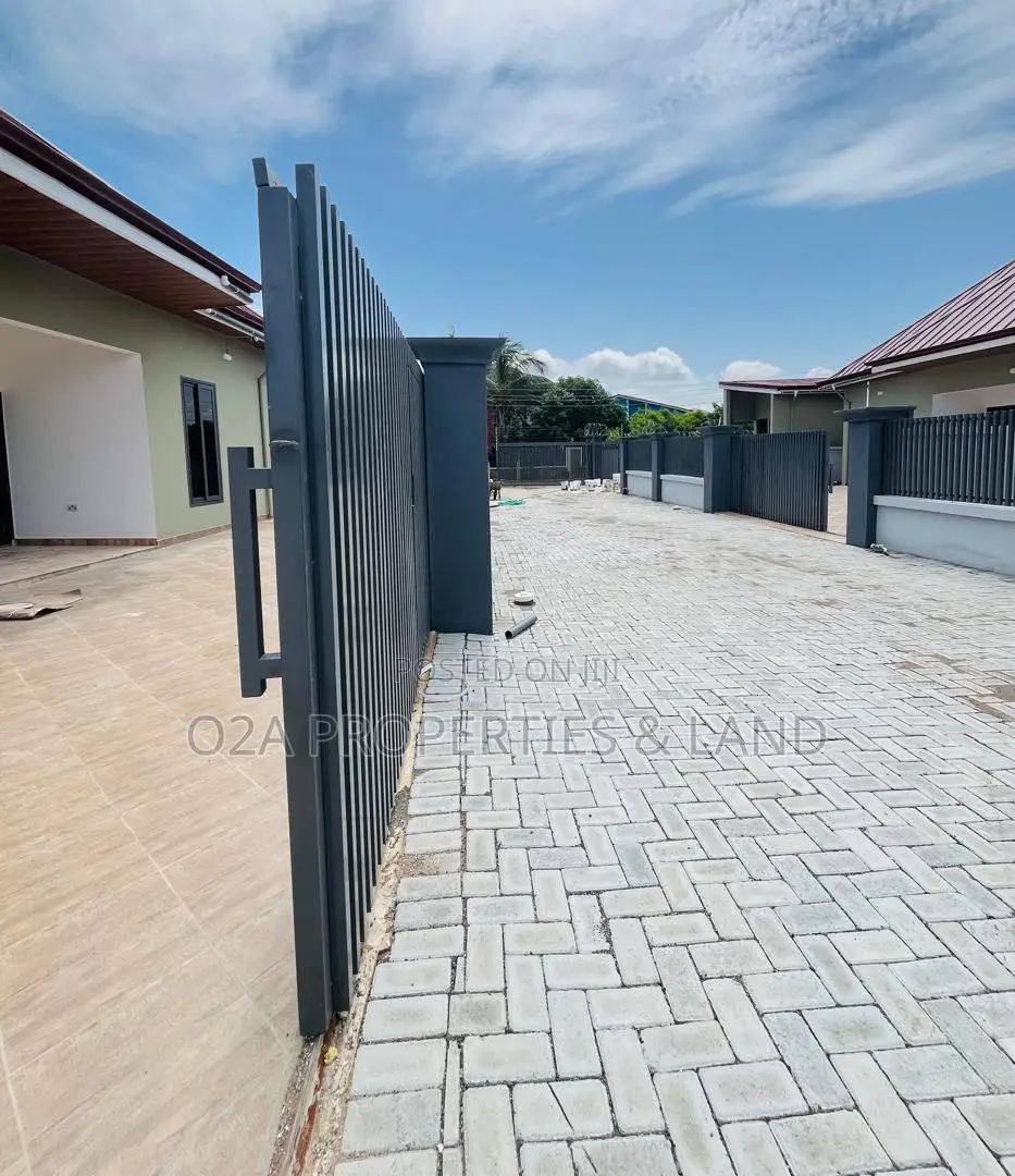 2bdrm House in Tema Community 25, Sakumono for sale in Sakumono