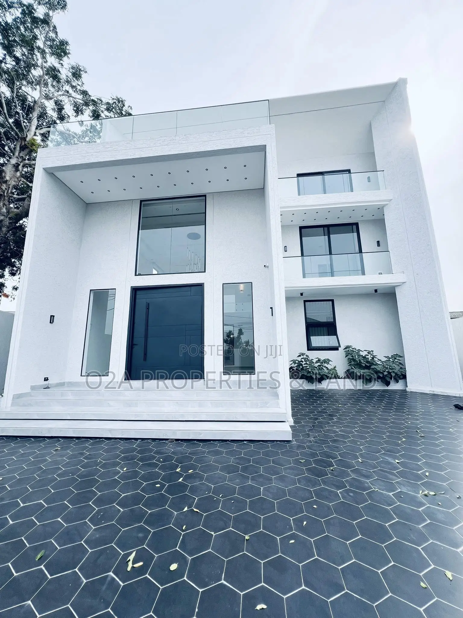 6bdrm House in East Legon, American House for sale in American House