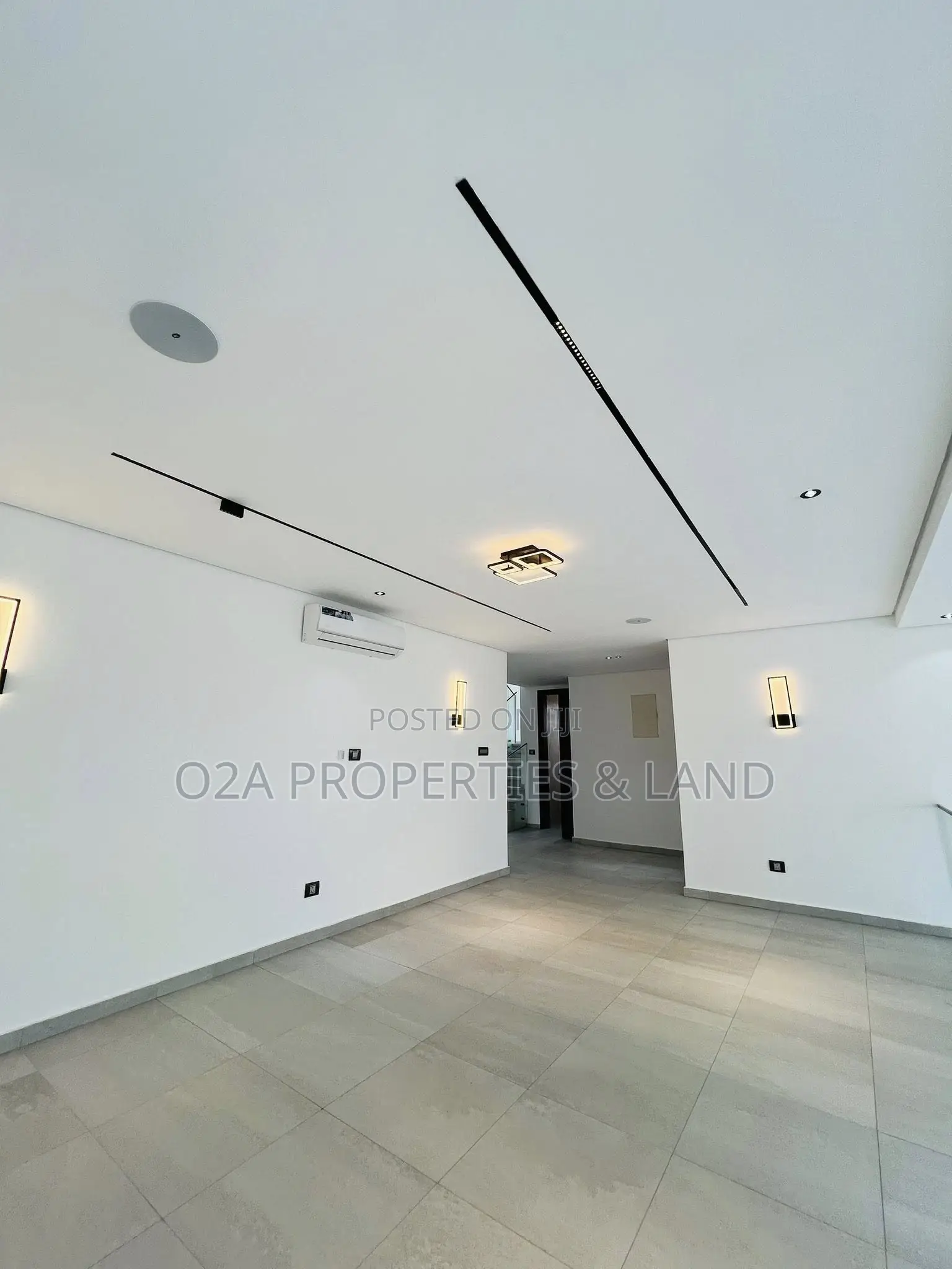 6bdrm House in East Legon, American House for sale in American House