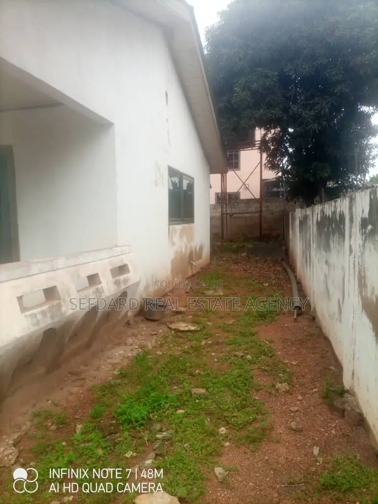 4bdrm House in Sefdard Real Estate, Haatso for sale in Haatso