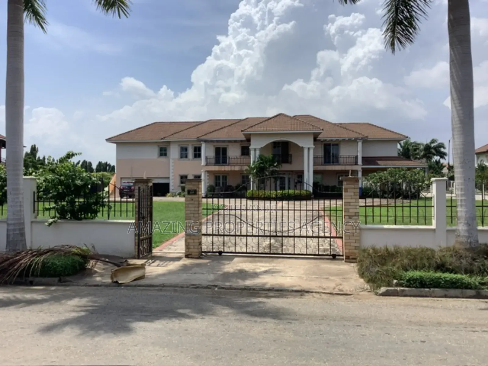 5bdrm House in East Legon for sale in East Legon