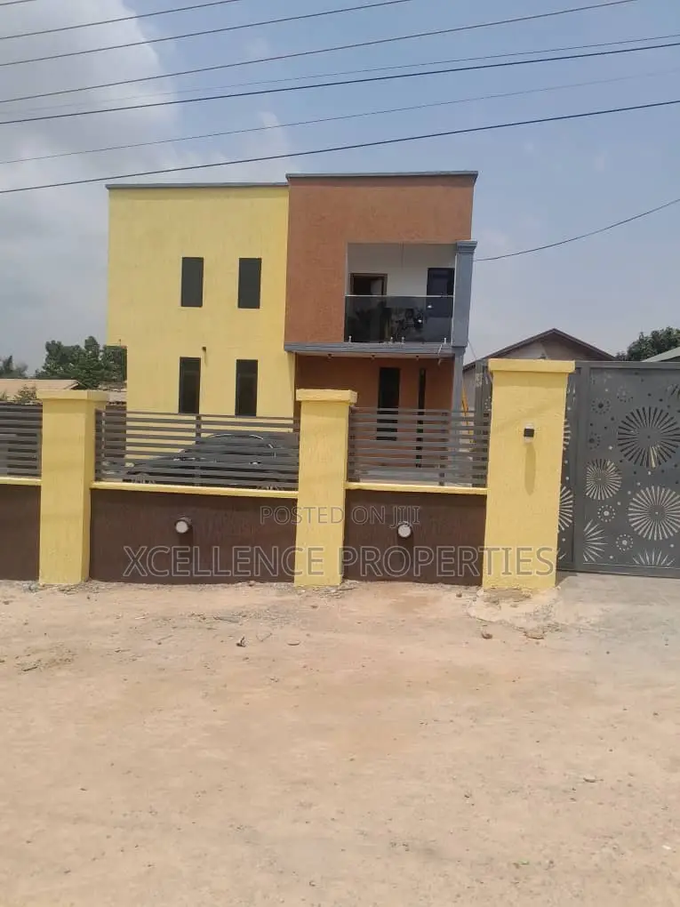 3bdrm Duplex in Xcellence Properties, Ashomang Estate for sale in Ashomang Estate