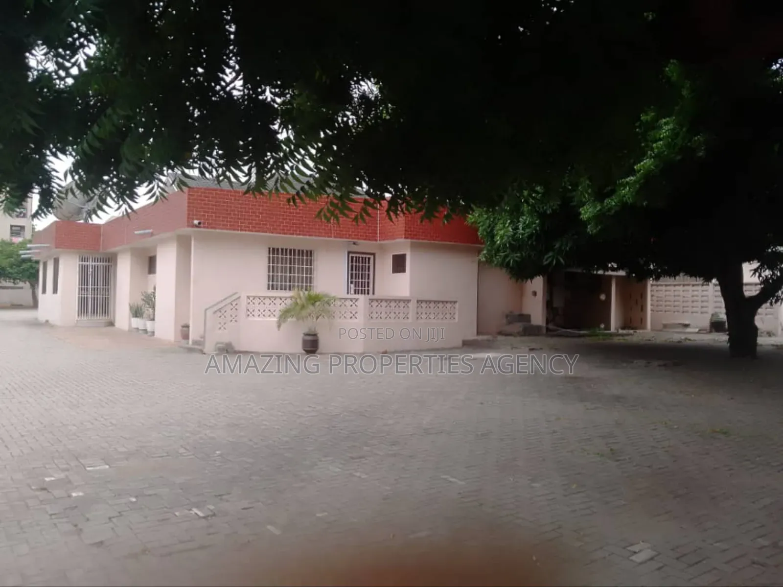 20bdrm House in Airport Residential Area for rent in Airport Residential Area
