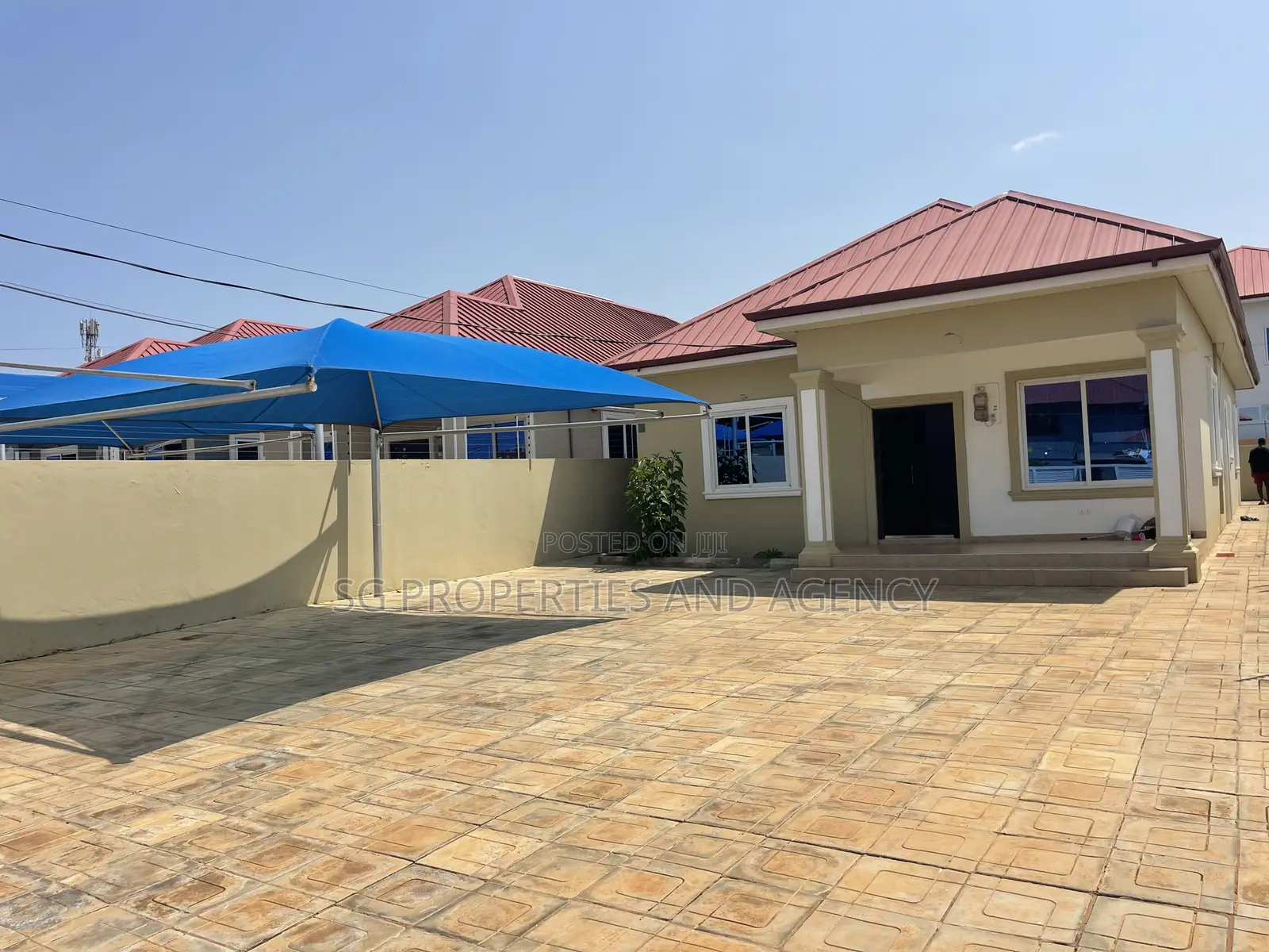 3bdrm House in Batsonaa, Baatsona Total for rent in Baatsona Total