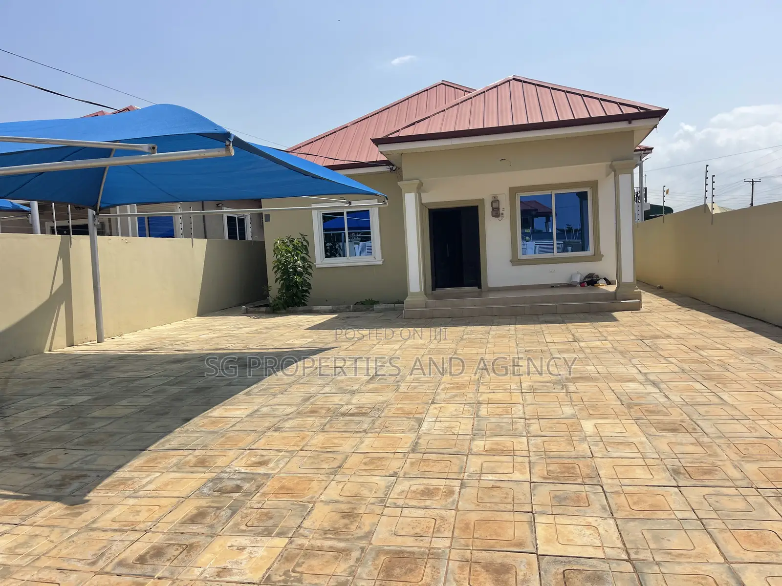 3bdrm House in Batsonaa, Baatsona Total for rent in Baatsona Total