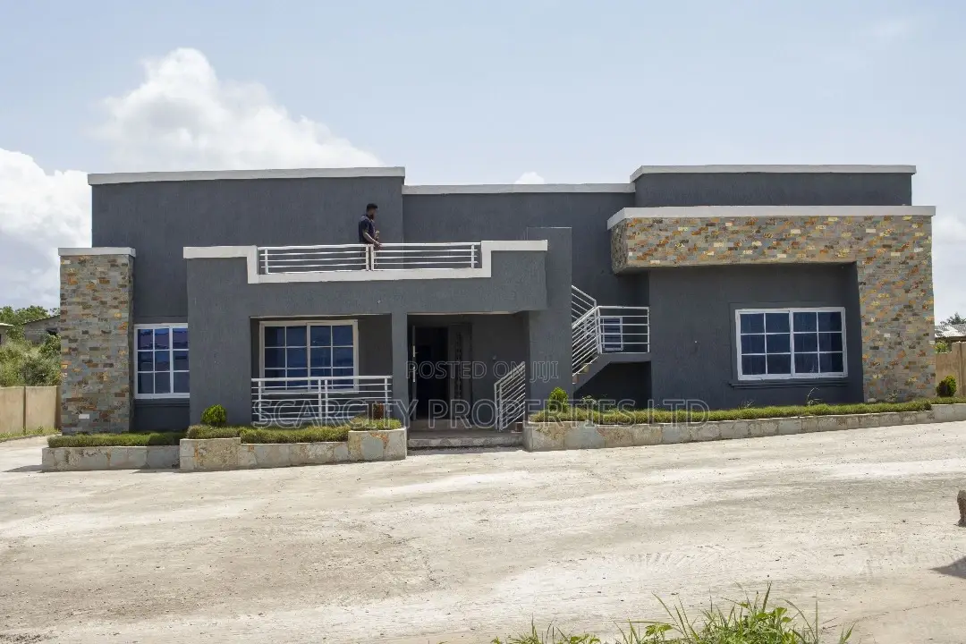 3bdrm House in Scarcity Properties, Effutu Municipal for sale in Effutu Municipal