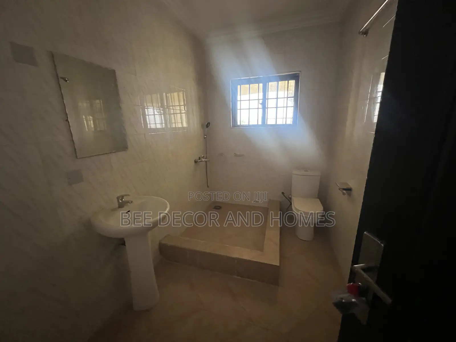 3bdrm Apartment in Bee 🐝 Decor & Homes, Old Ashomang for rent in Old Ashomang