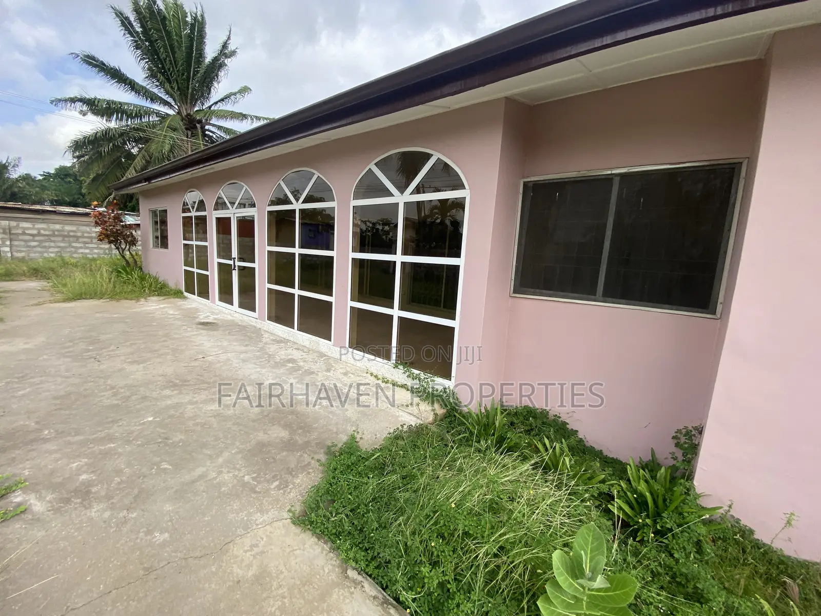 Space for Rent (5 Bedrooms) for Office, Restaurant in East Legon