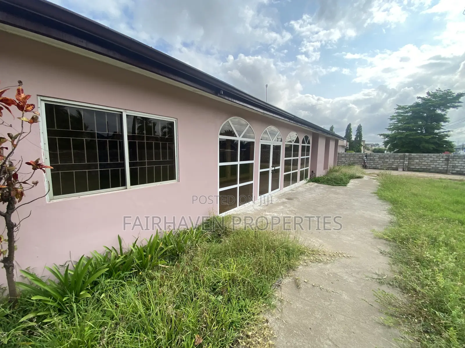 Space for Rent (5 Bedrooms) for Office, Restaurant in East Legon