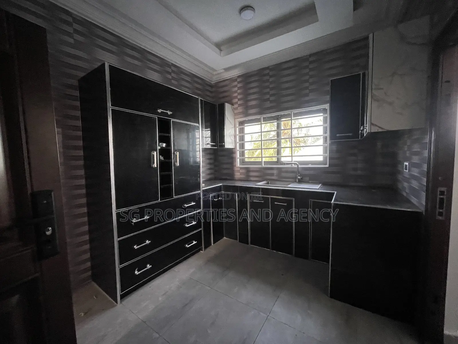 2bdrm Apartment in Batsonaa, Baatsona Total for rent in Baatsona Total