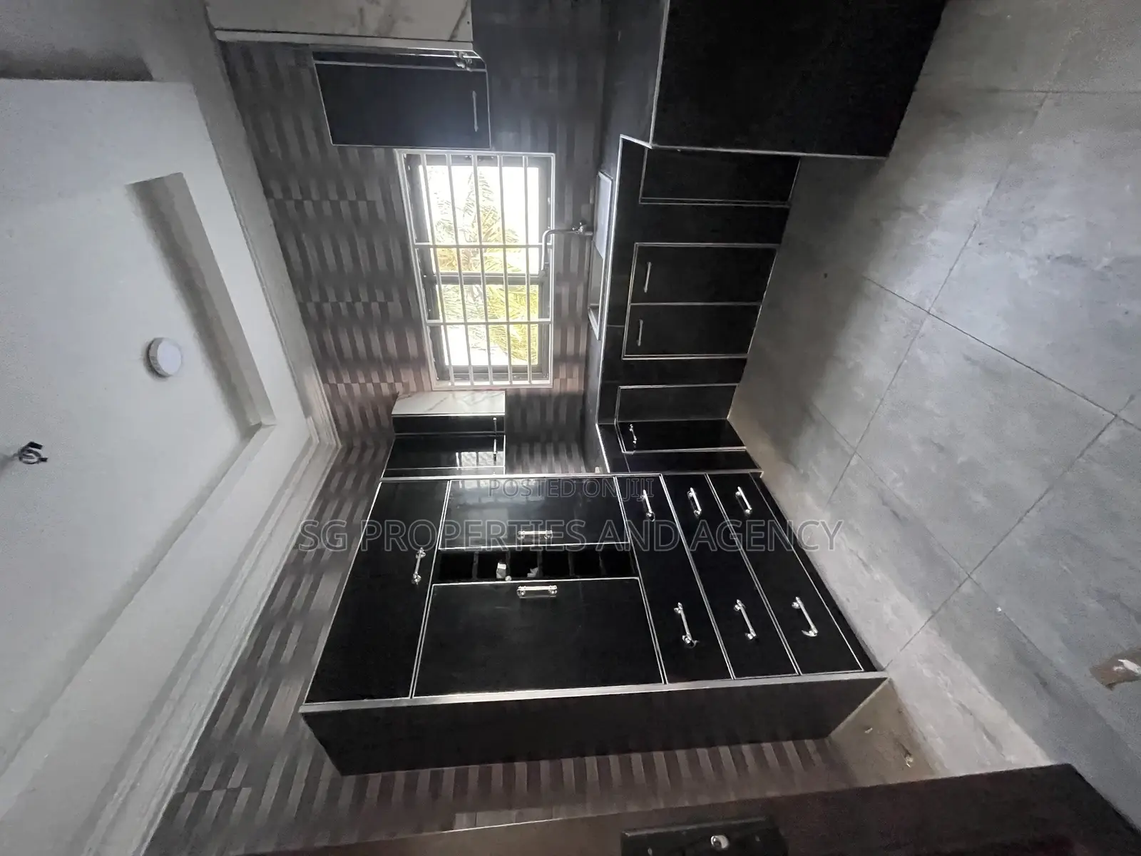 2bdrm Apartment in Batsonaa, Baatsona Total for rent in Baatsona Total