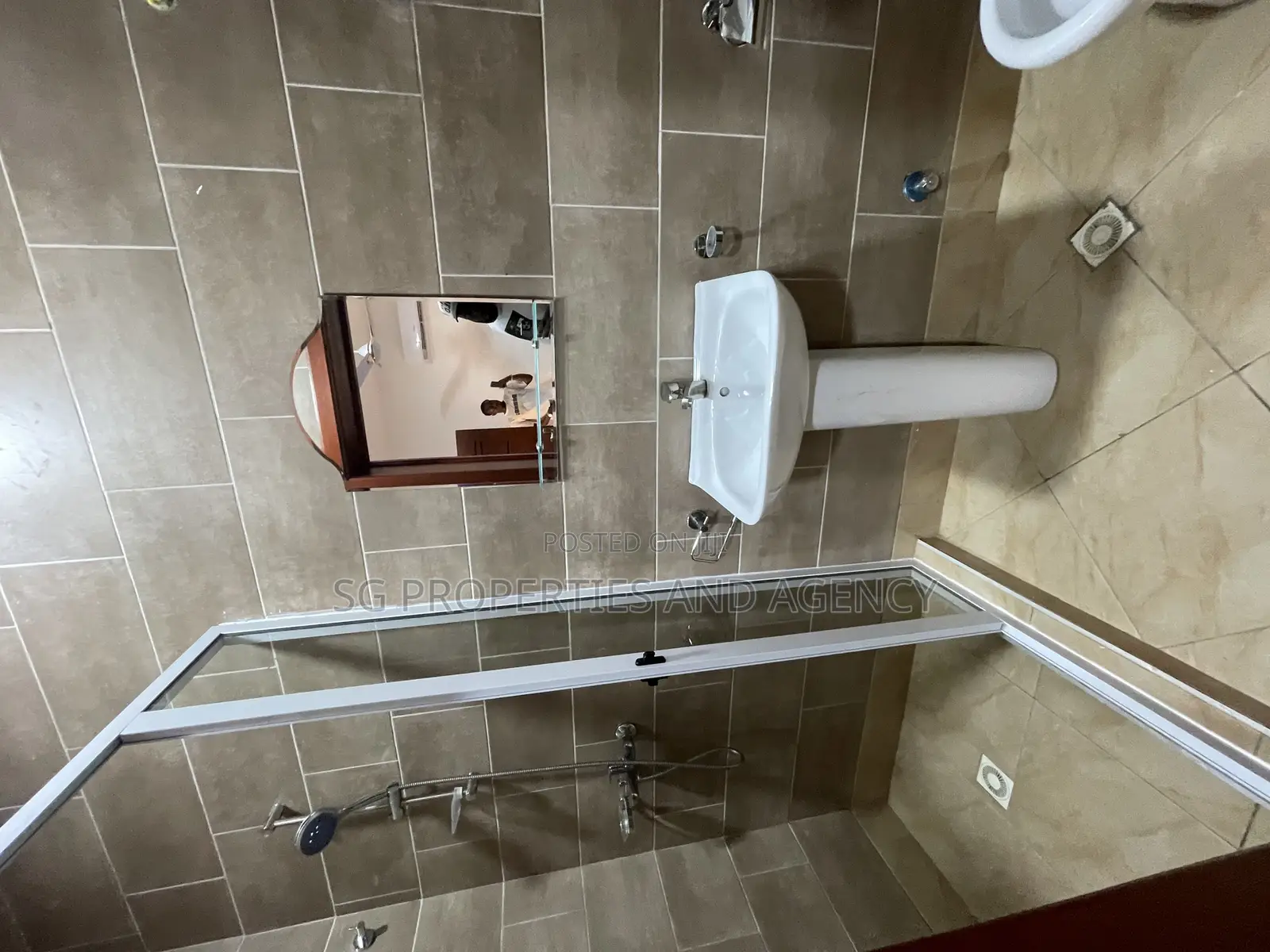 3bdrm Apartment in Batsonaa, Baatsona Total for rent in Baatsona Total