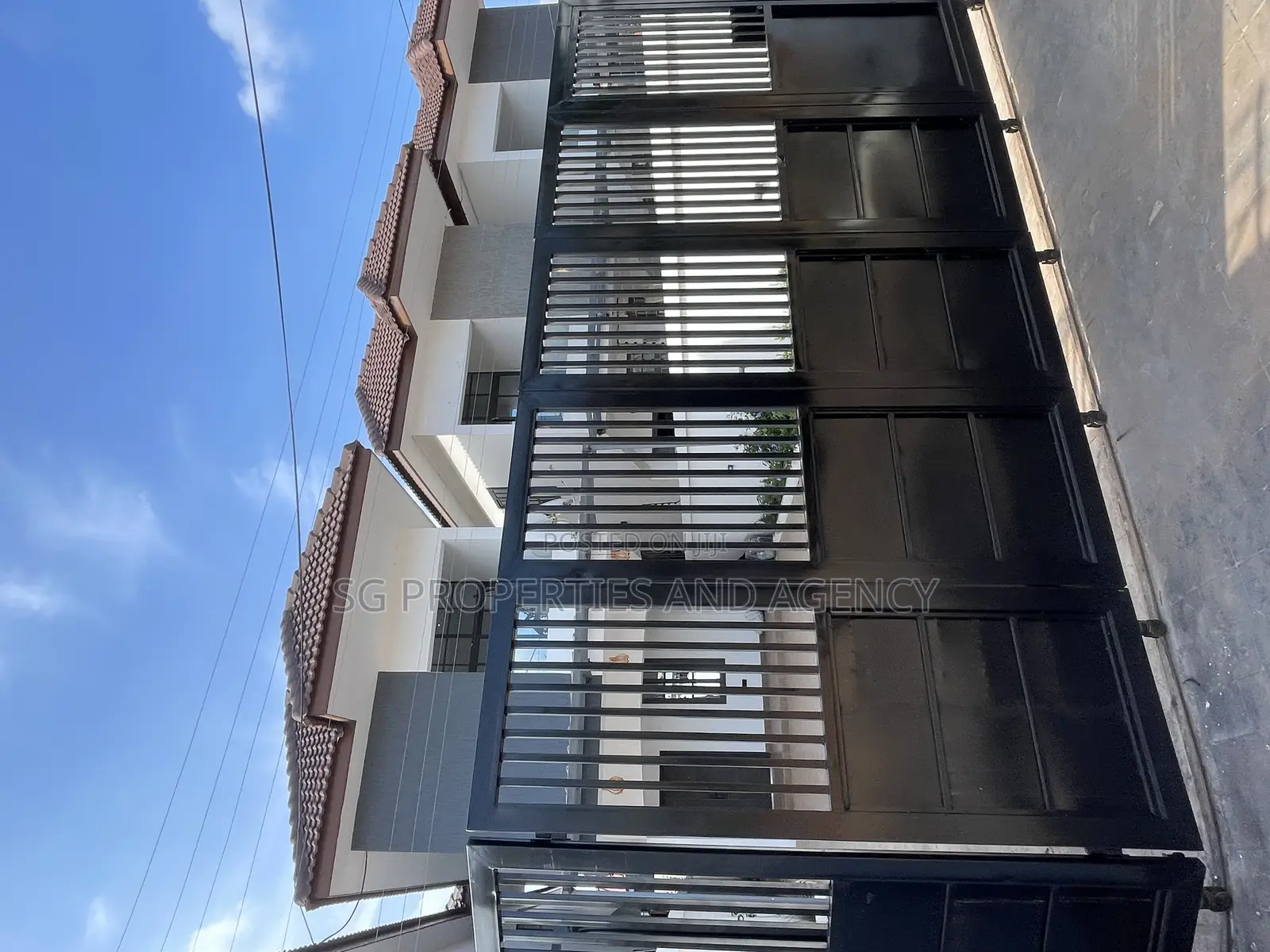 3bdrm Apartment in Batsonaa, Baatsona Total for rent in Baatsona Total