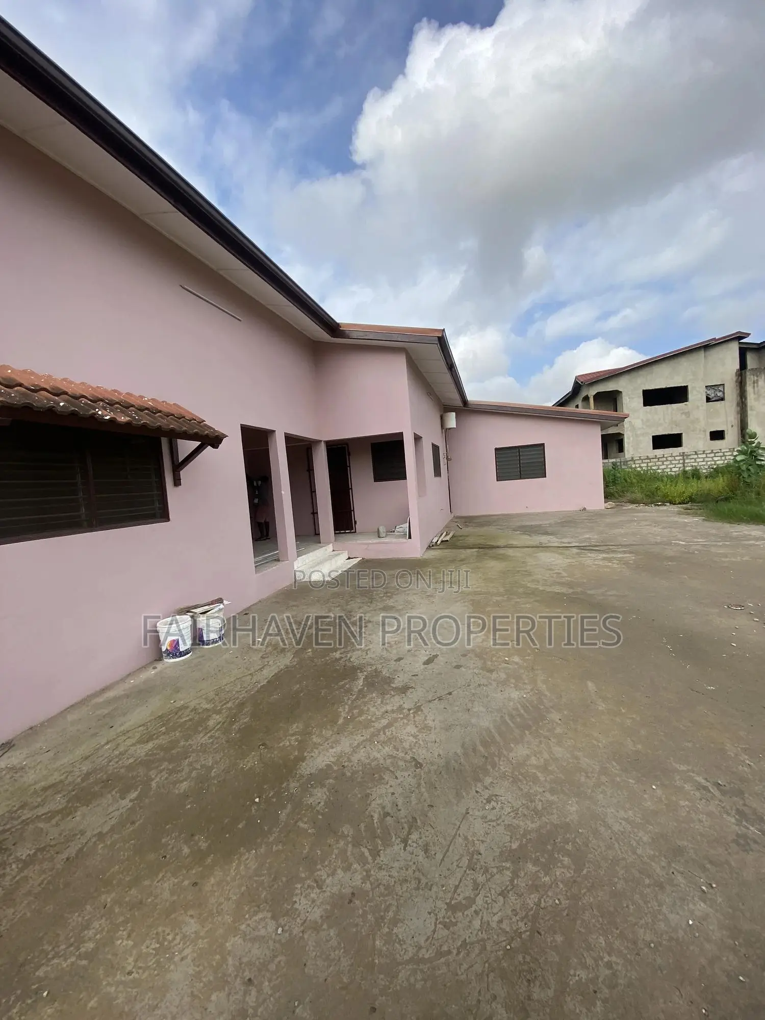 Space for Rent (5 Bedrooms) for Office, Restaurant in East Legon