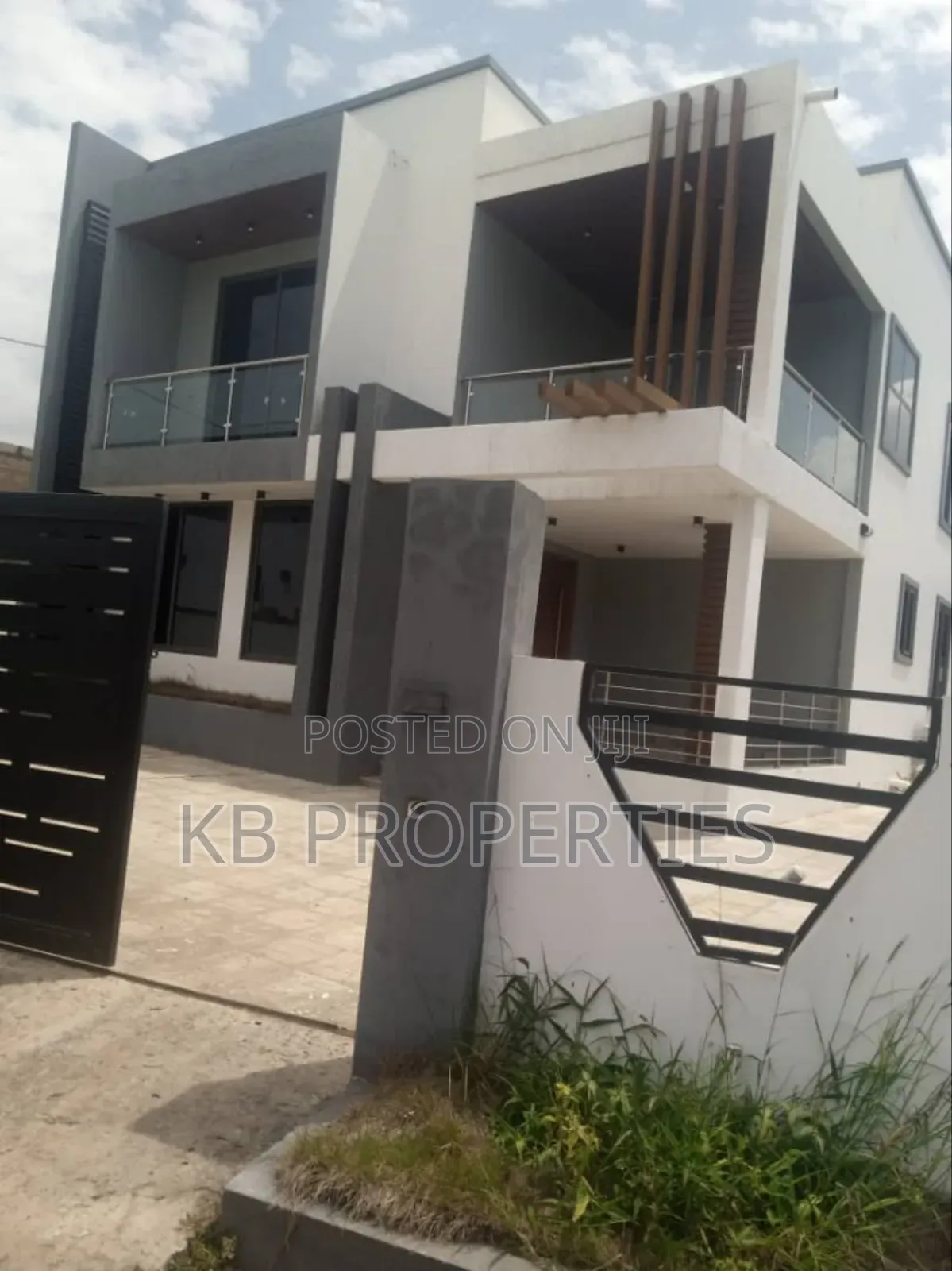 4bdrm Duplex in Kb Properties, Spintex for rent in Spintex