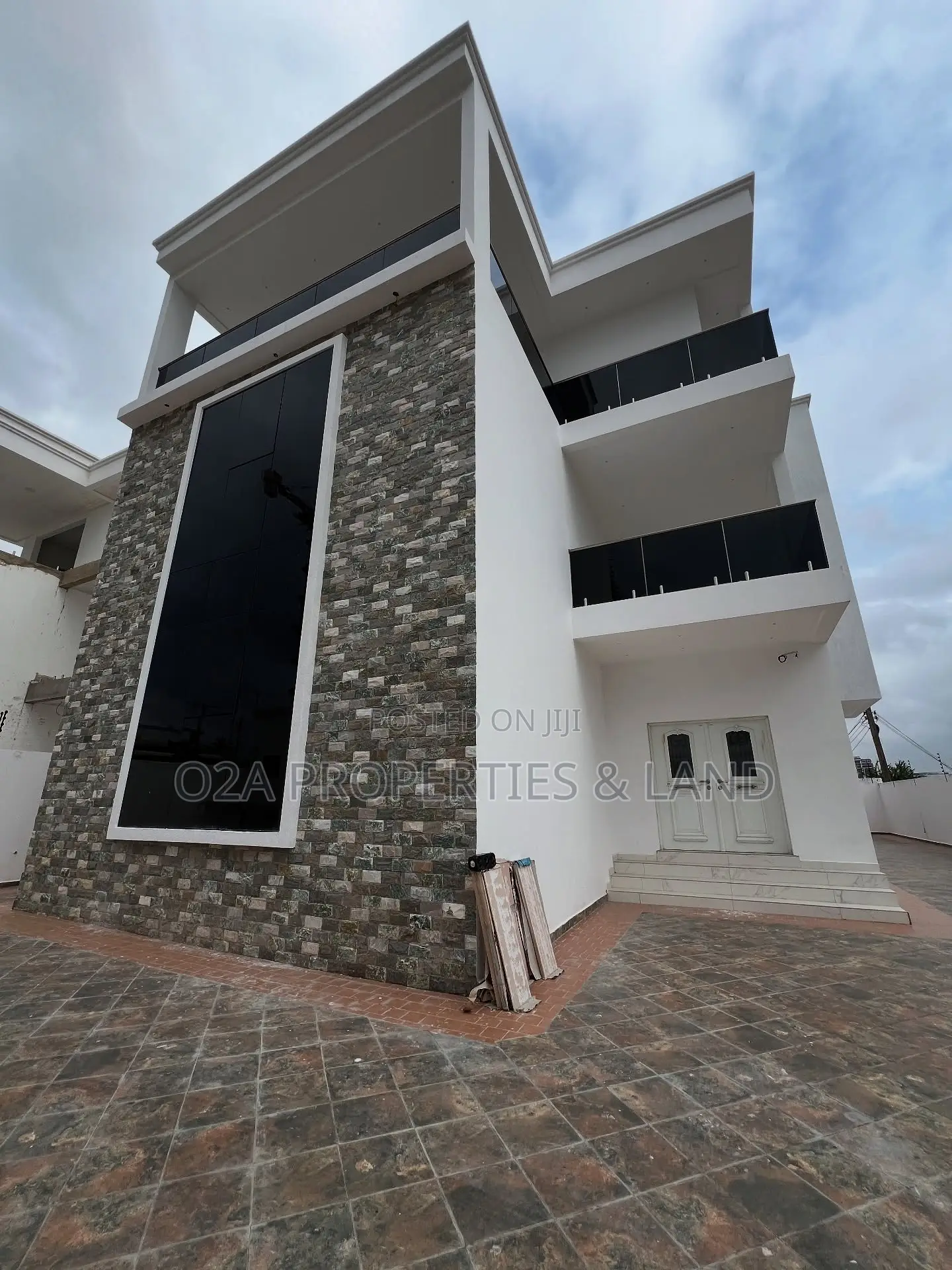 6bdrm House in East Legon, Bawaleshie for sale in Bawaleshie