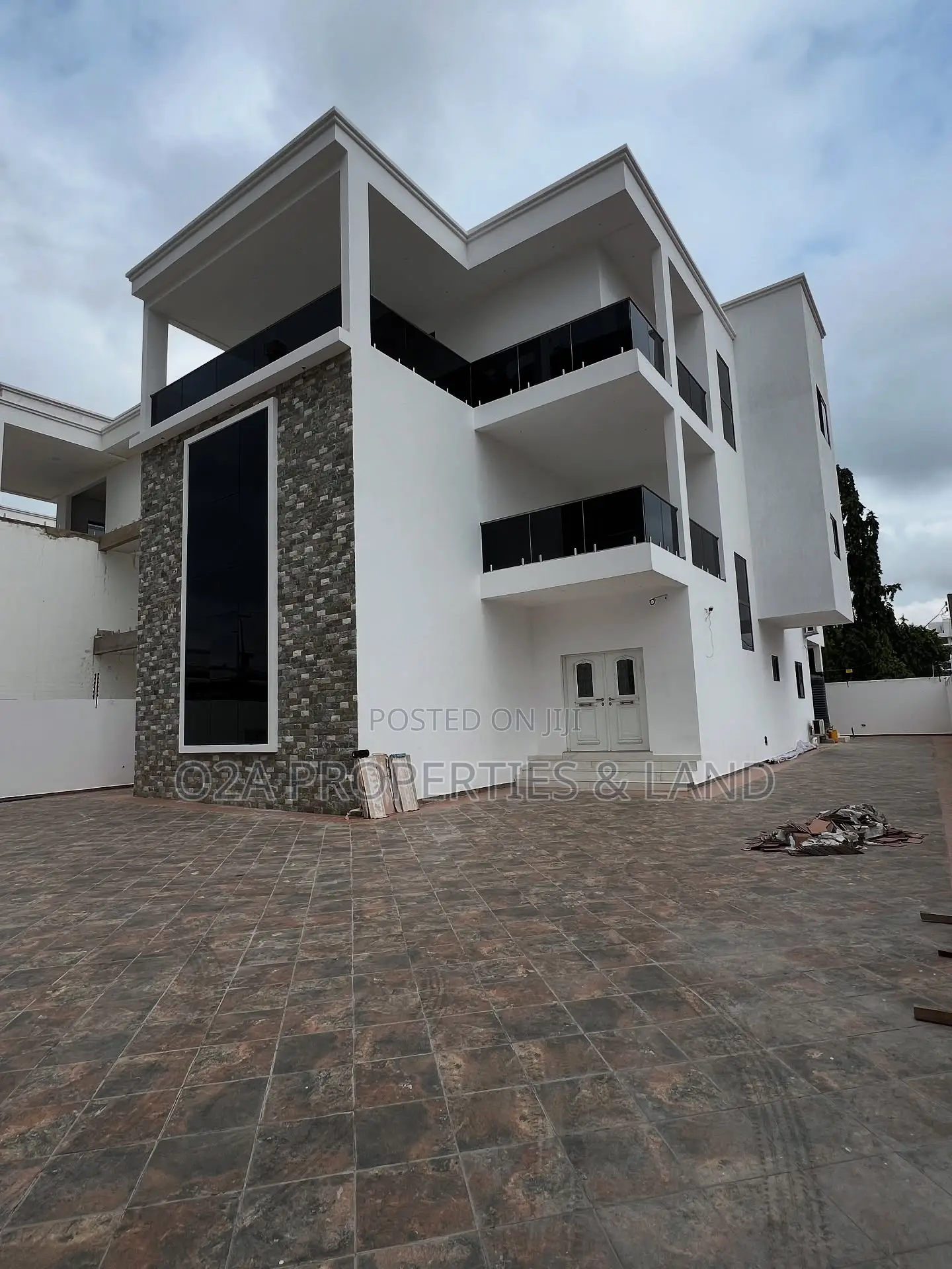 6bdrm House in East Legon, Bawaleshie for sale in Bawaleshie