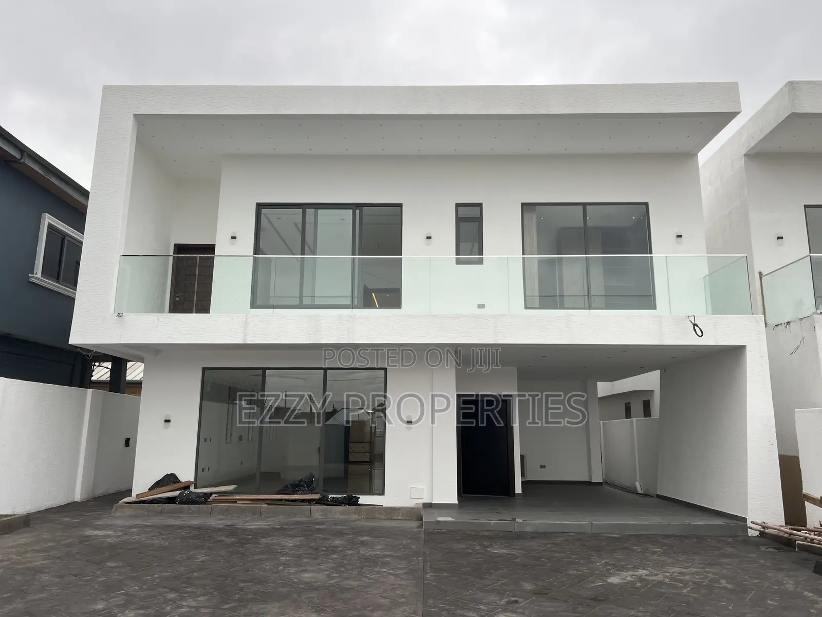 3bdrm House in 100, East Legon for sale in East Legon