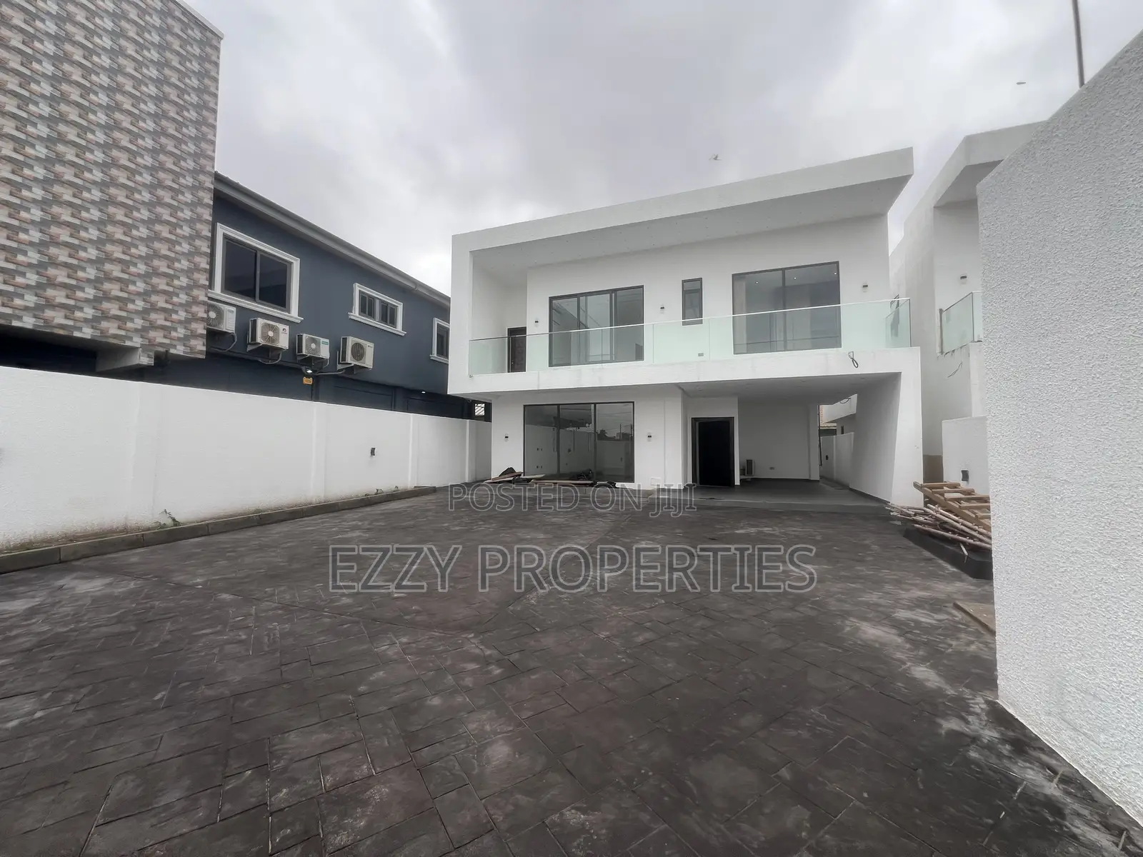 3bdrm House in 100, East Legon for sale in East Legon