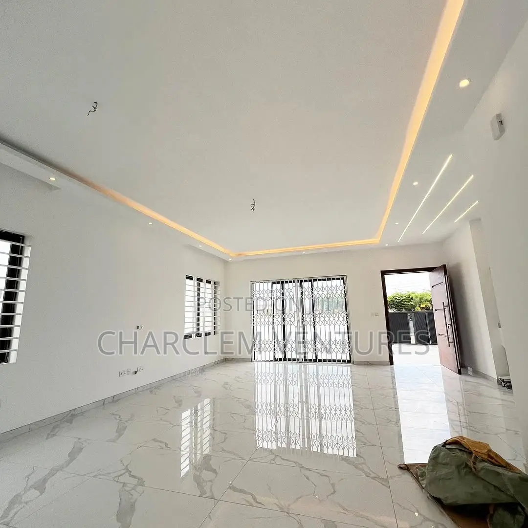 4bdrm House in Charclem Ventures, Sakumono for sale in Sakumono
