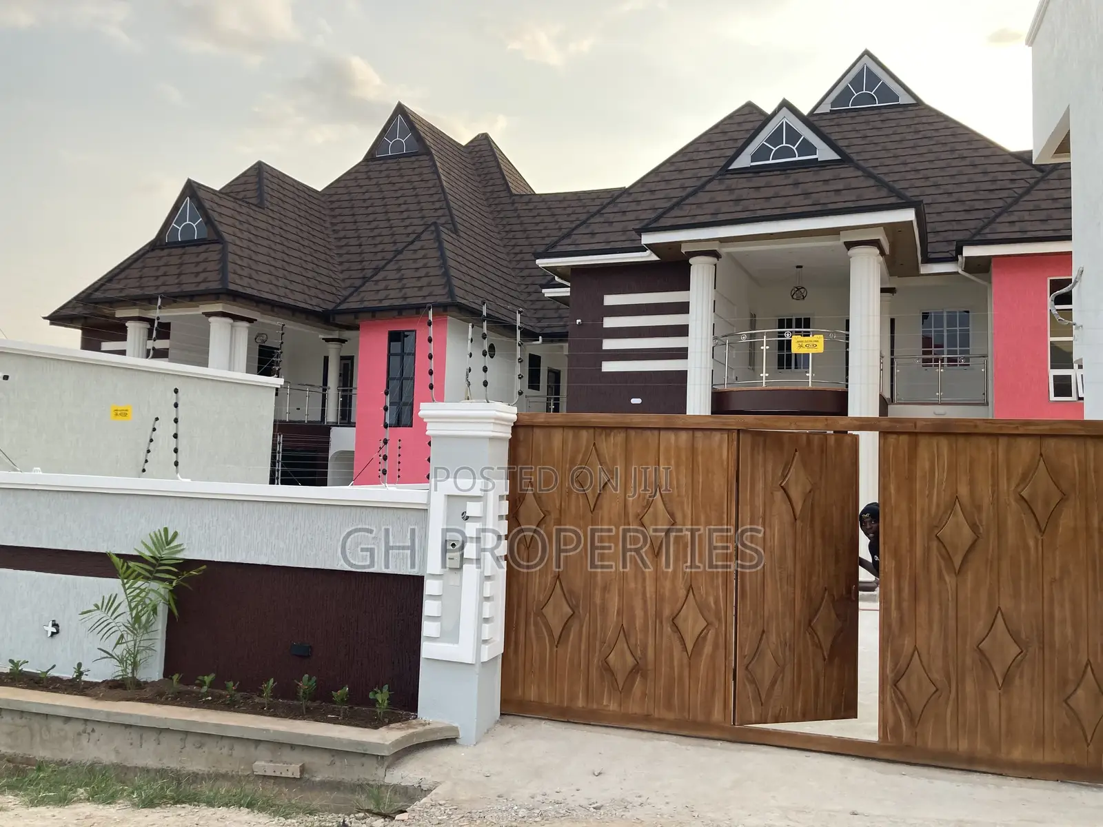 6bdrm Mansion in Executive Six, Kumasi Metropolitan for sale in Kumasi Metropolitan
