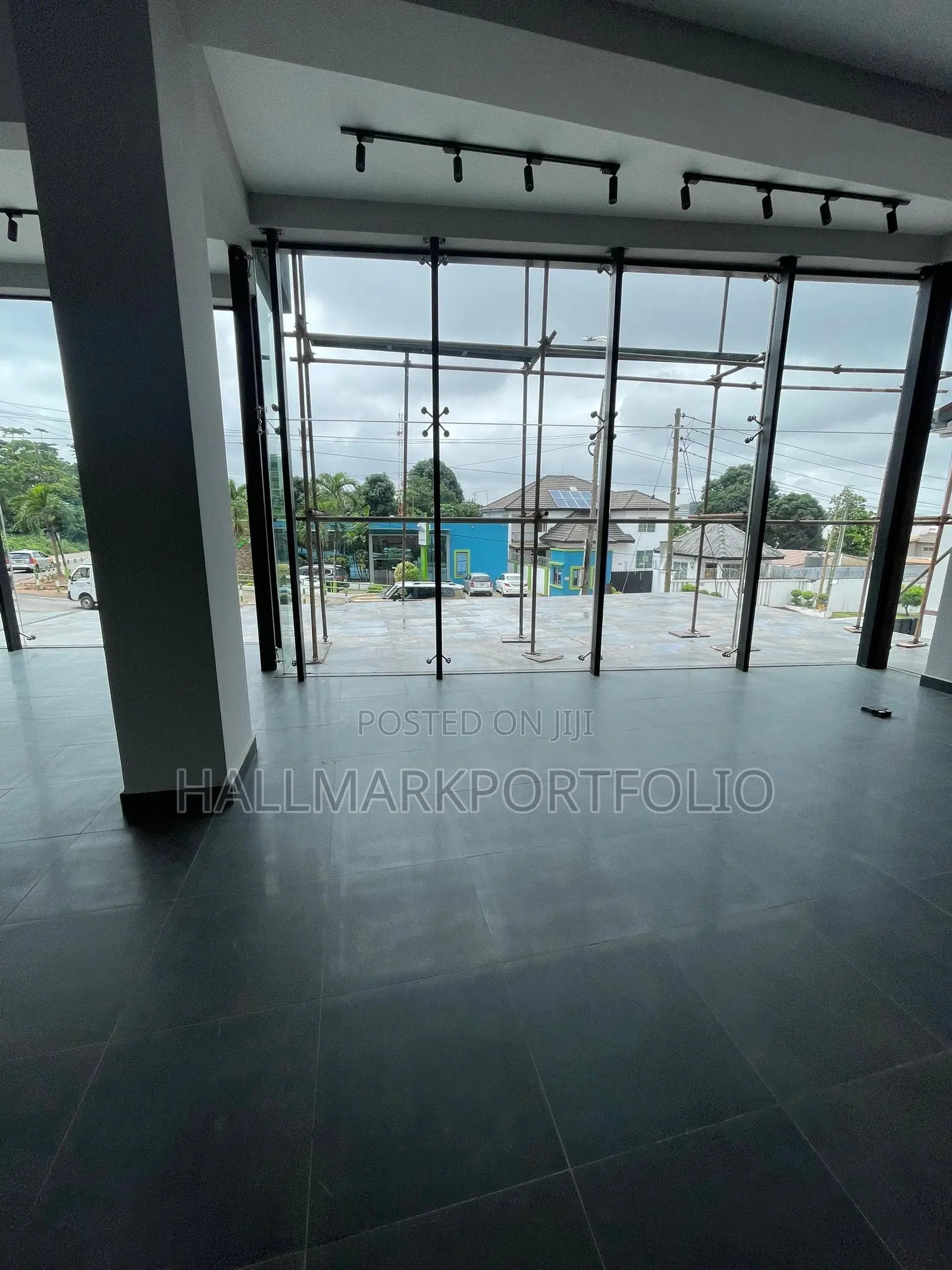 Showroom for Rent Dzorwulu in Accra Metropolitan