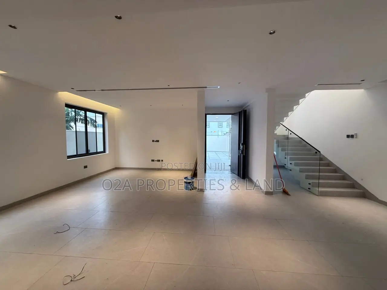 4bdrm House in Ashaley Botwe, Lake Side Estate for sale in Lake Side Estate
