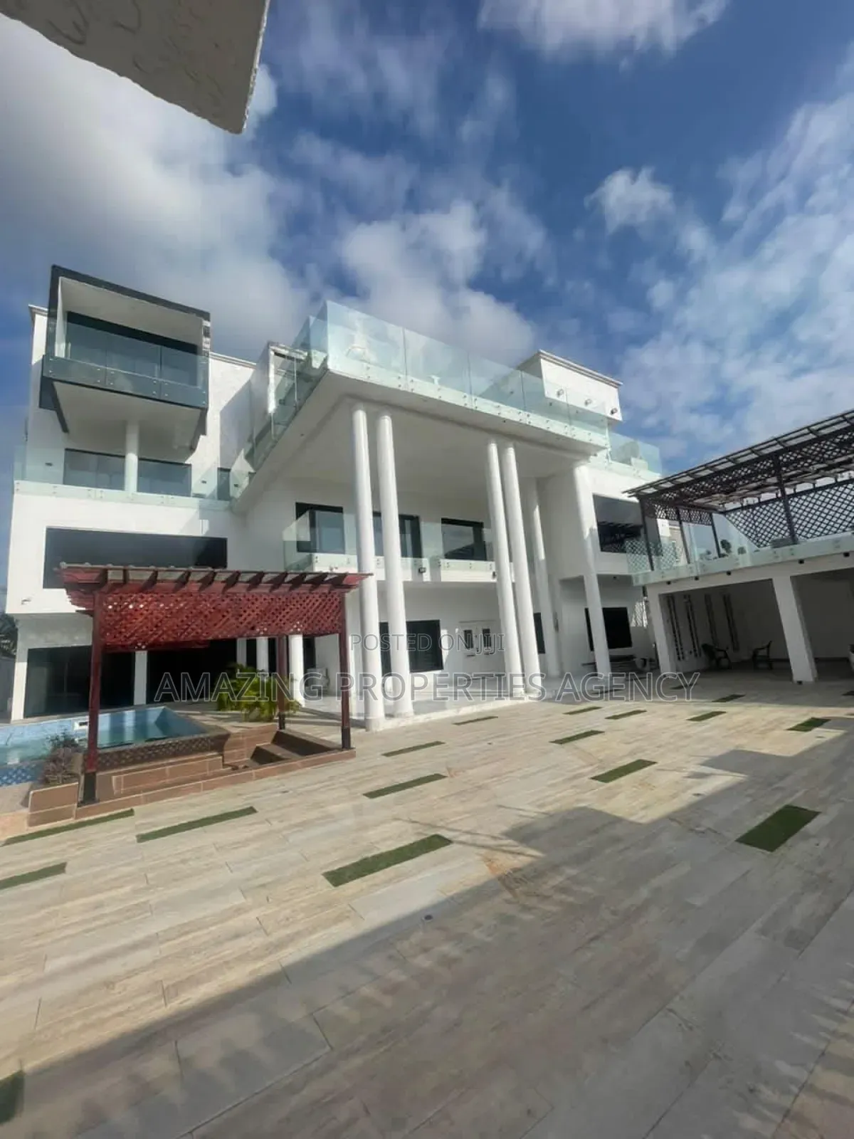 11bdrm House in East Legon for sale in East Legon