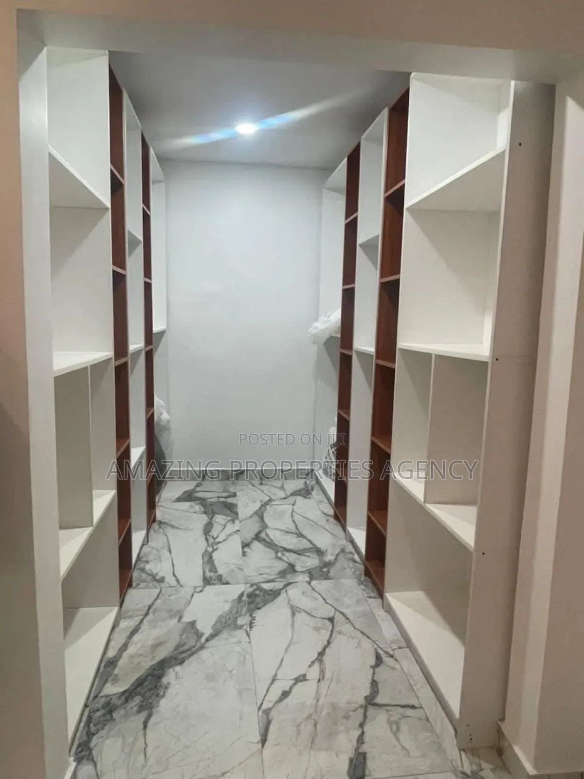 11bdrm House in East Legon for sale in East Legon