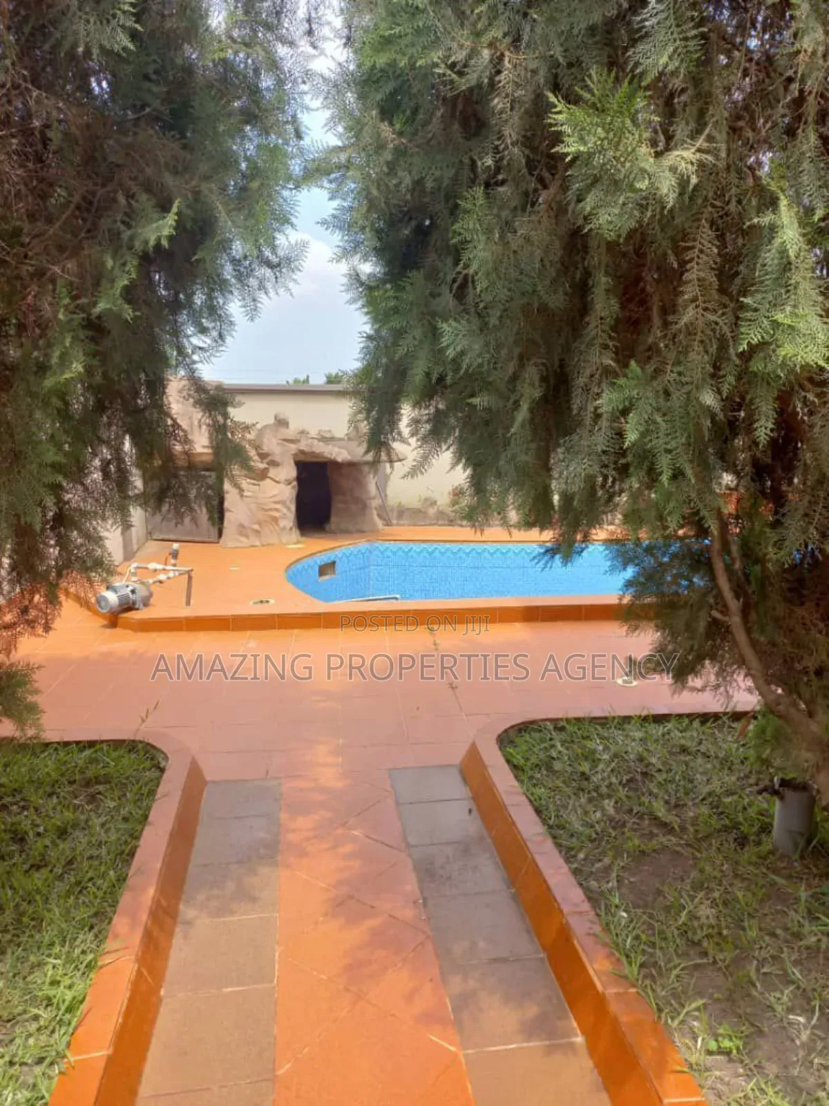 6bdrm Mansion in Adjiriganor for sale in Adjiriganor