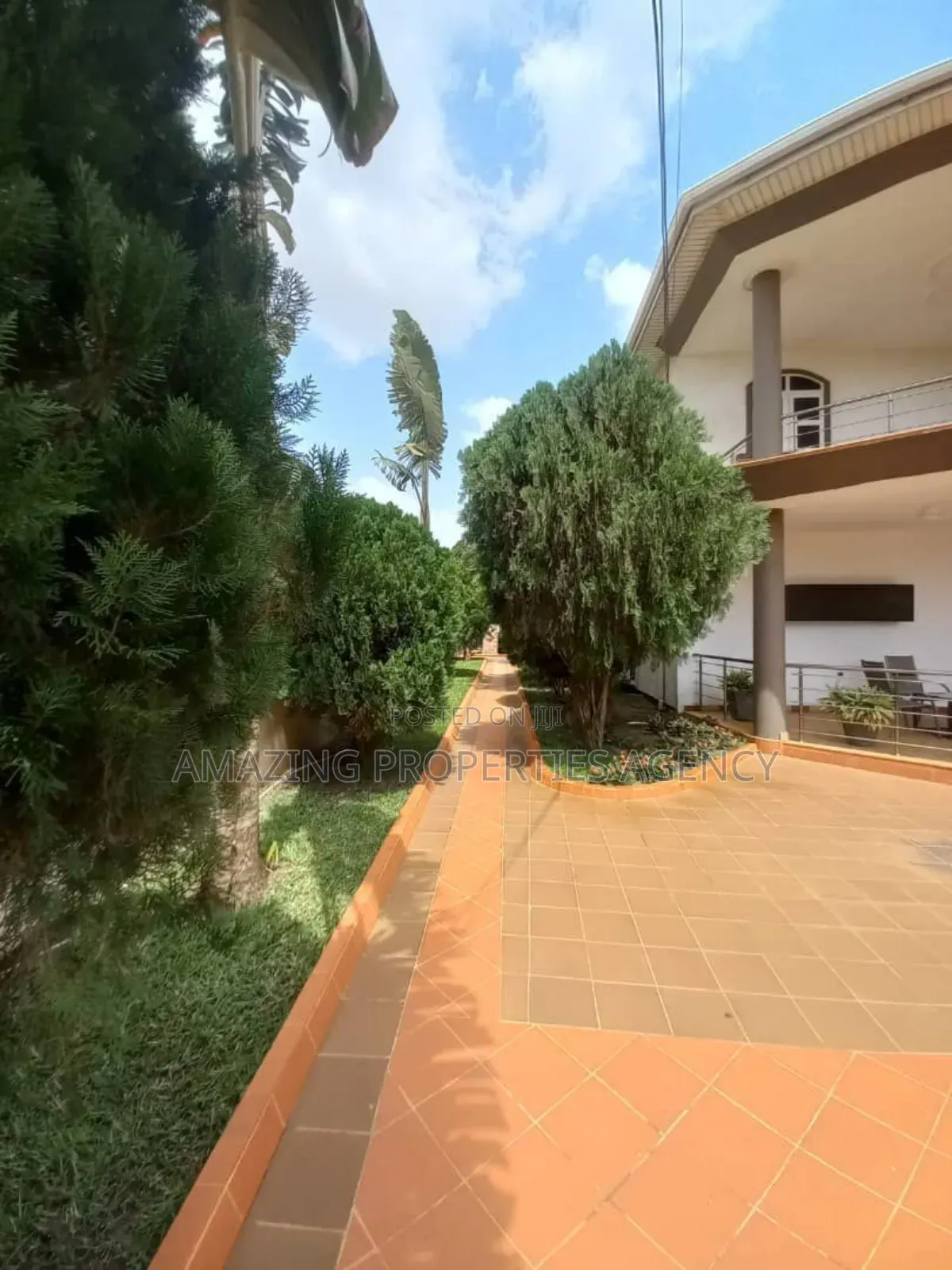 6bdrm Mansion in Adjiriganor for sale in Adjiriganor