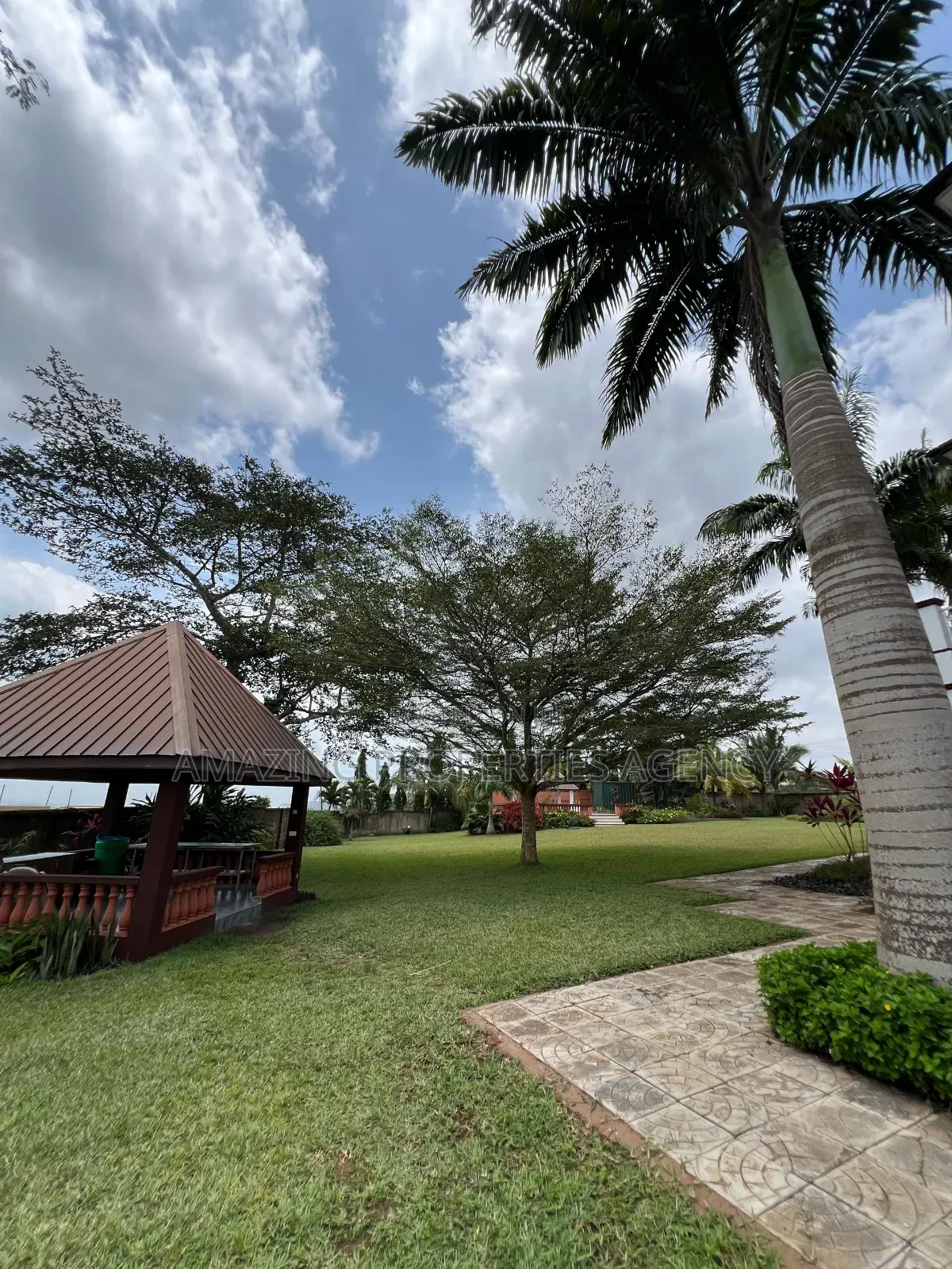 5bdrm Mansion in Aburi for sale in Aburi