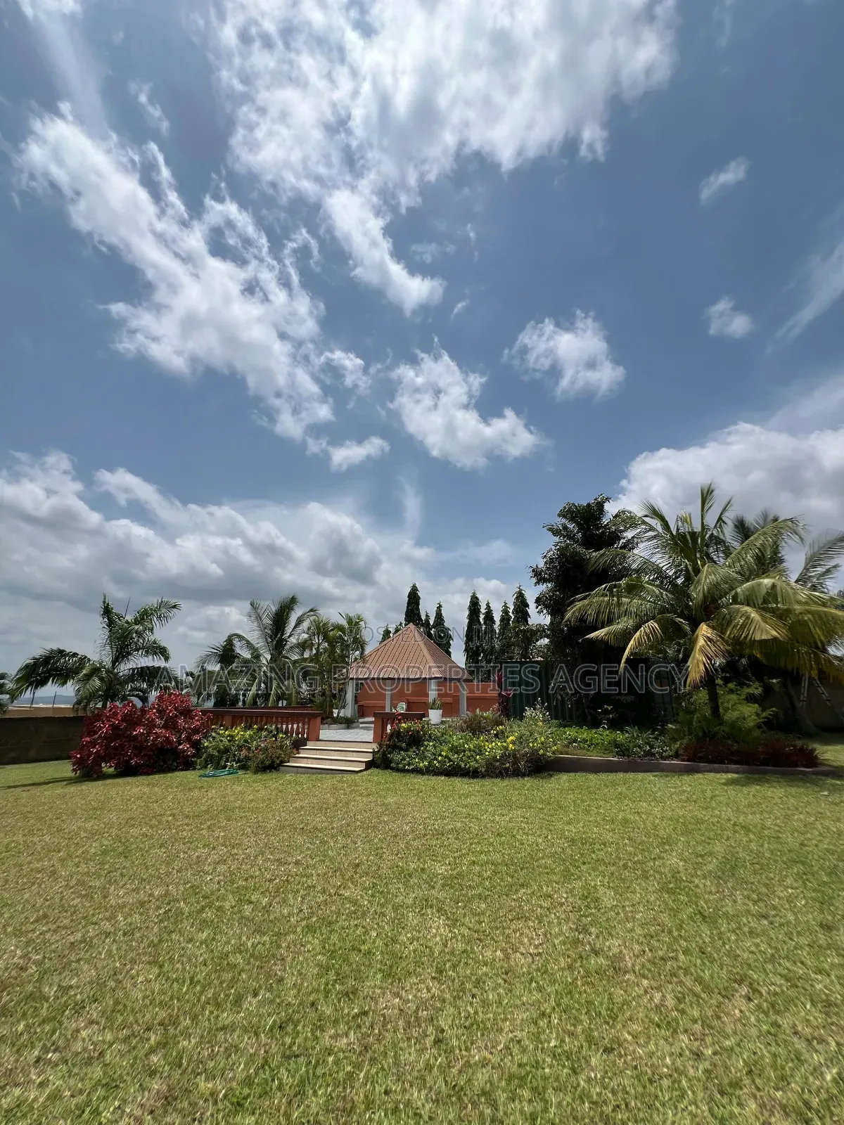 5bdrm Mansion in Aburi for sale in Aburi